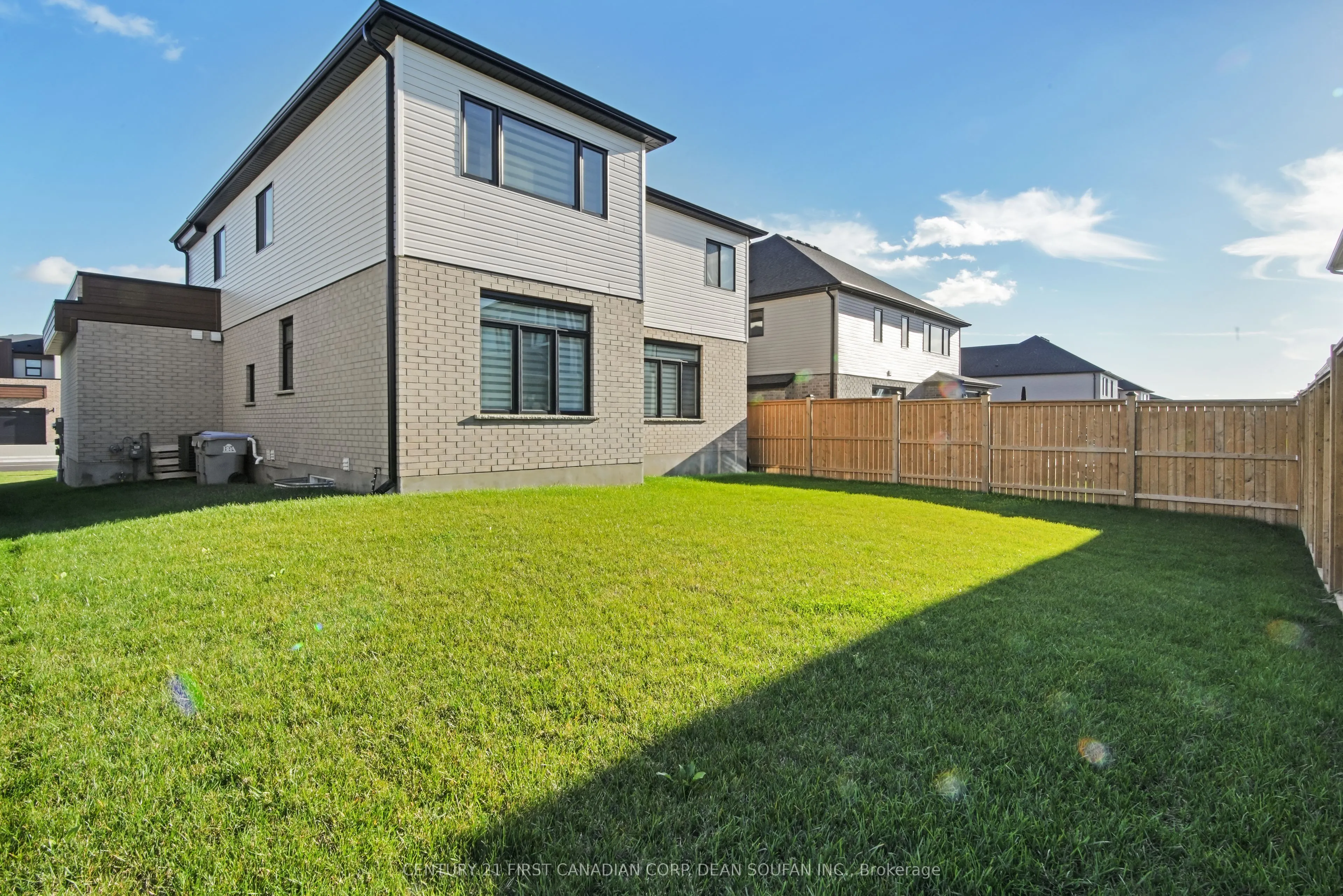 102 Daventry Way