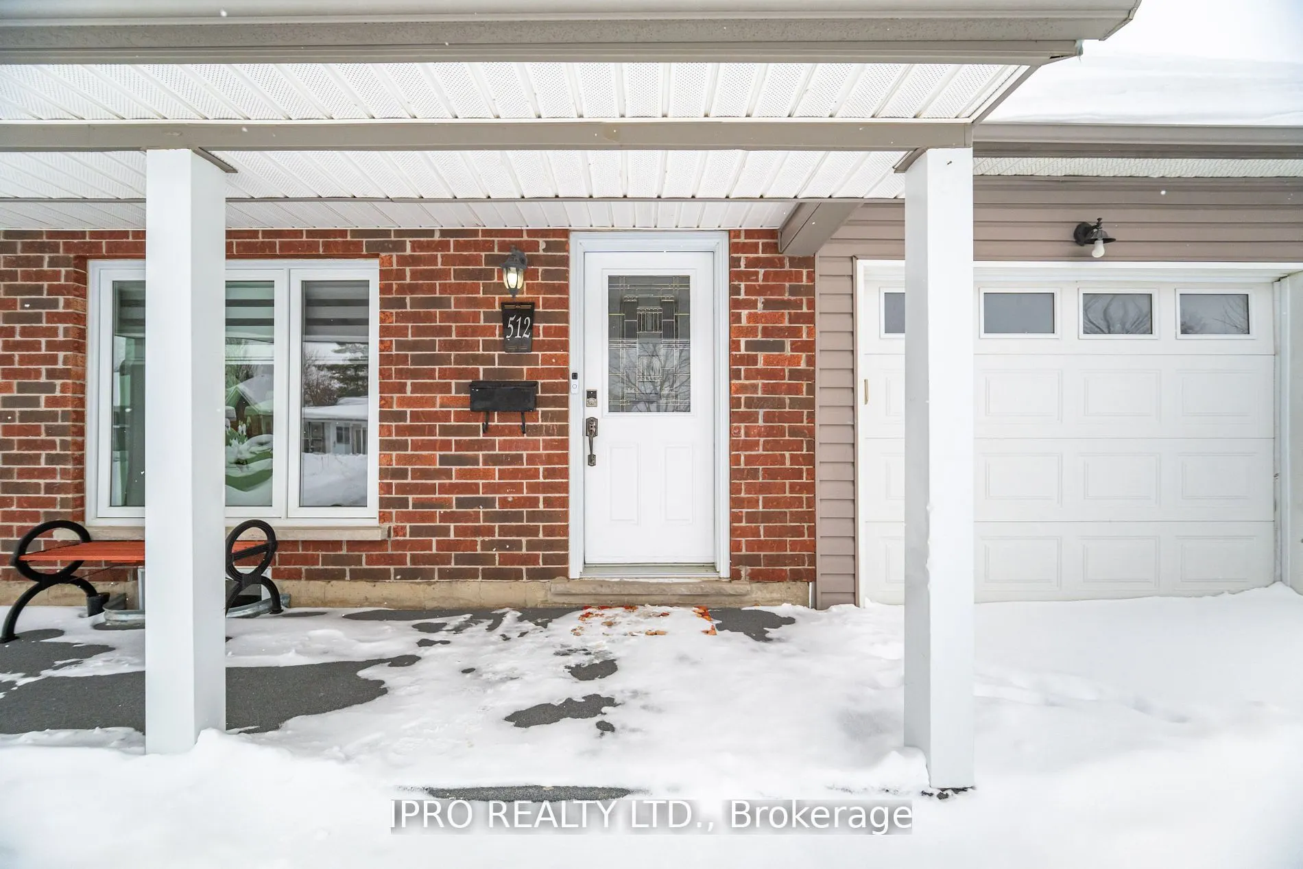 512 Pinetree Crescent