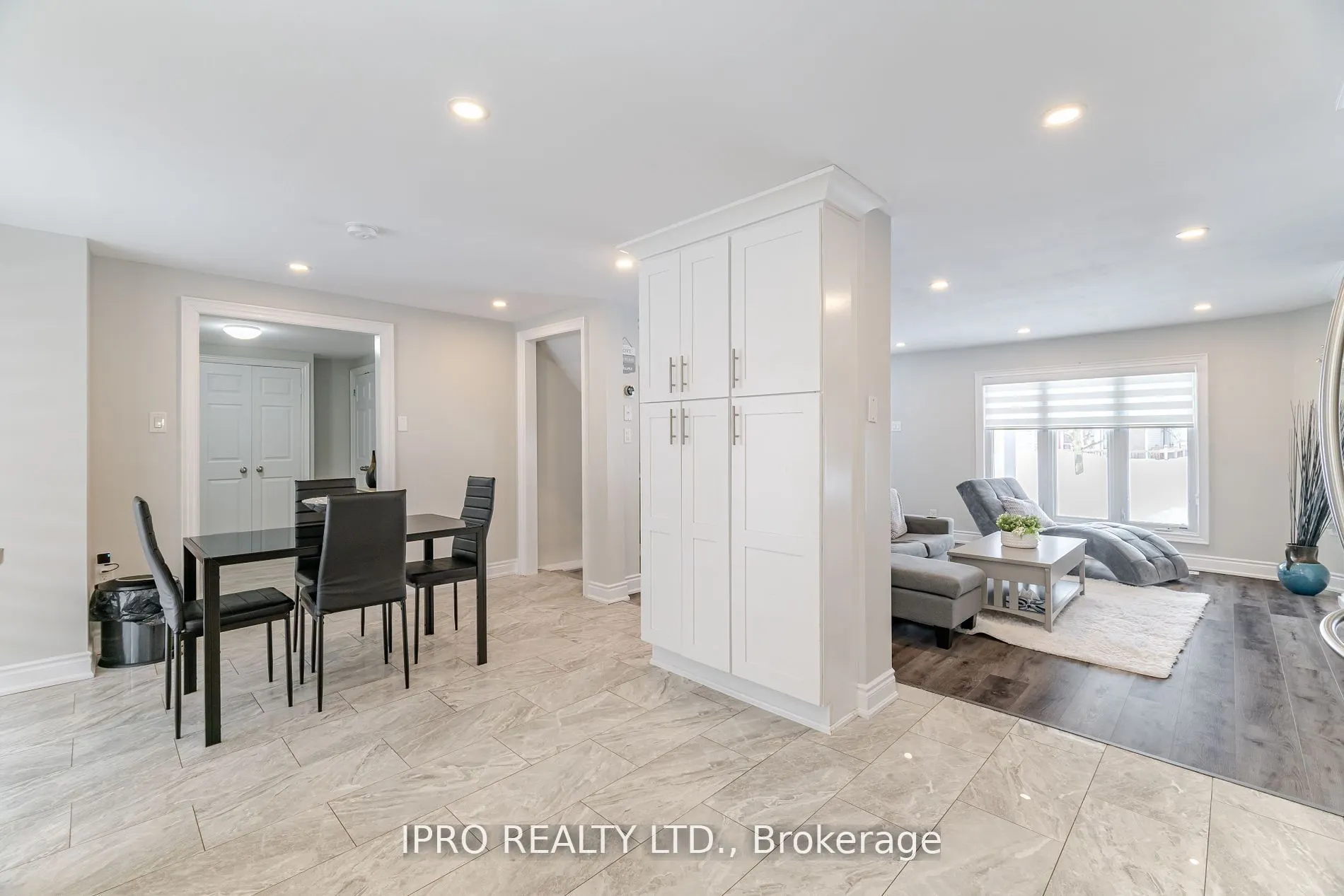 512 Pinetree Crescent