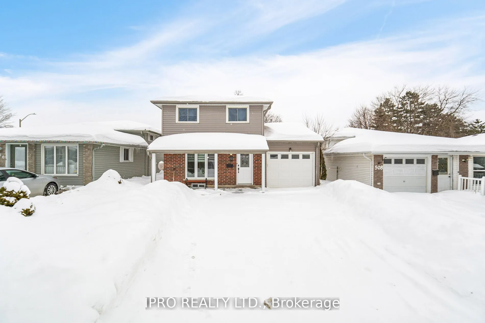 512 Pinetree Crescent