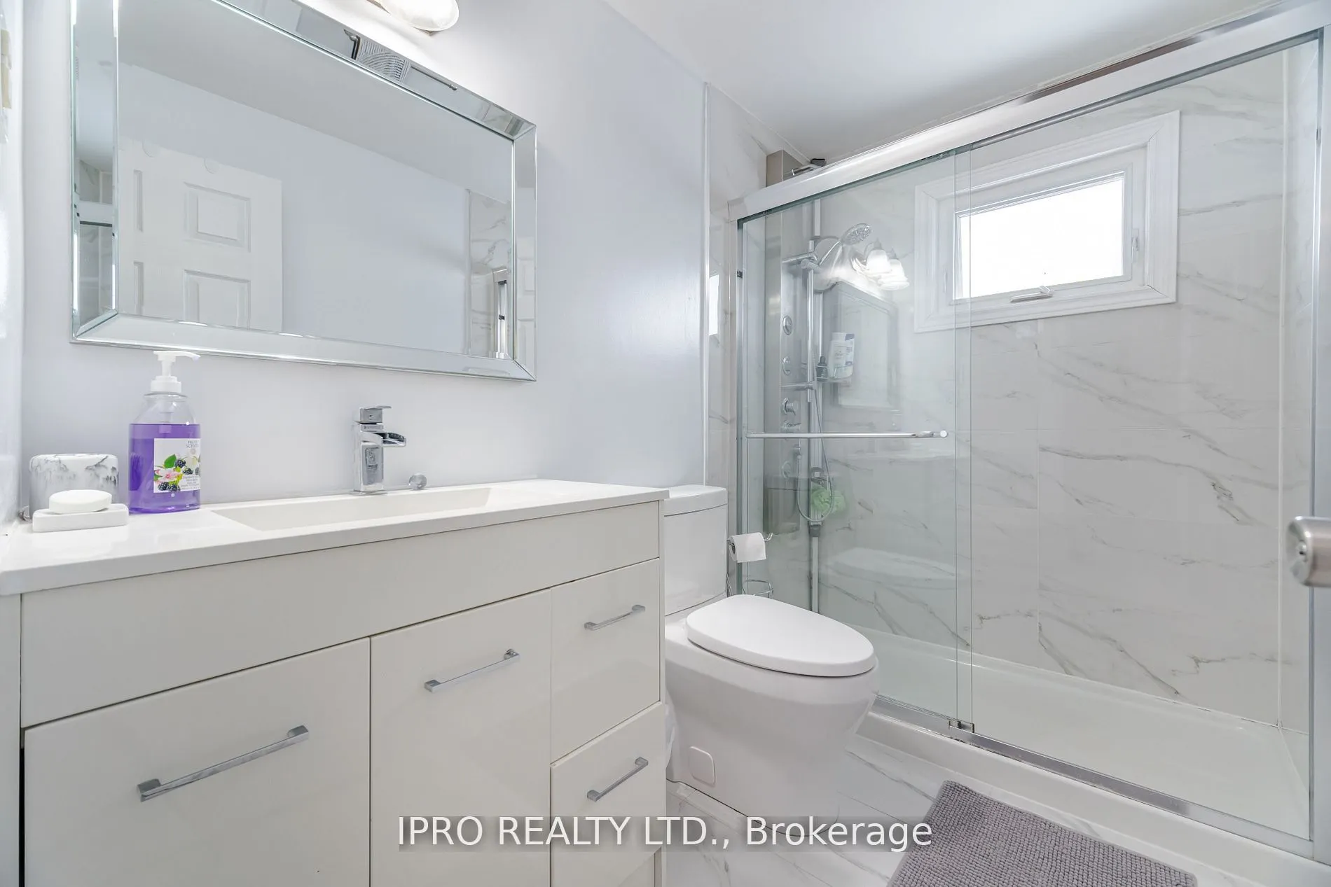 512 Pinetree Crescent