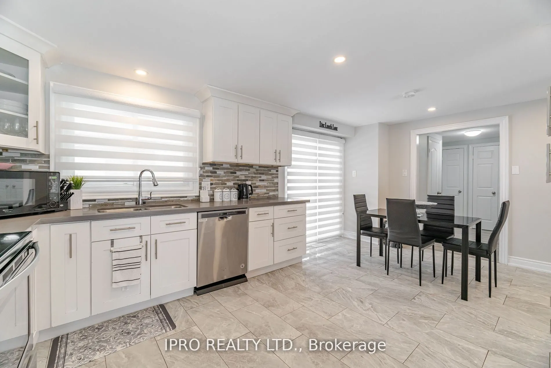 512 Pinetree Crescent