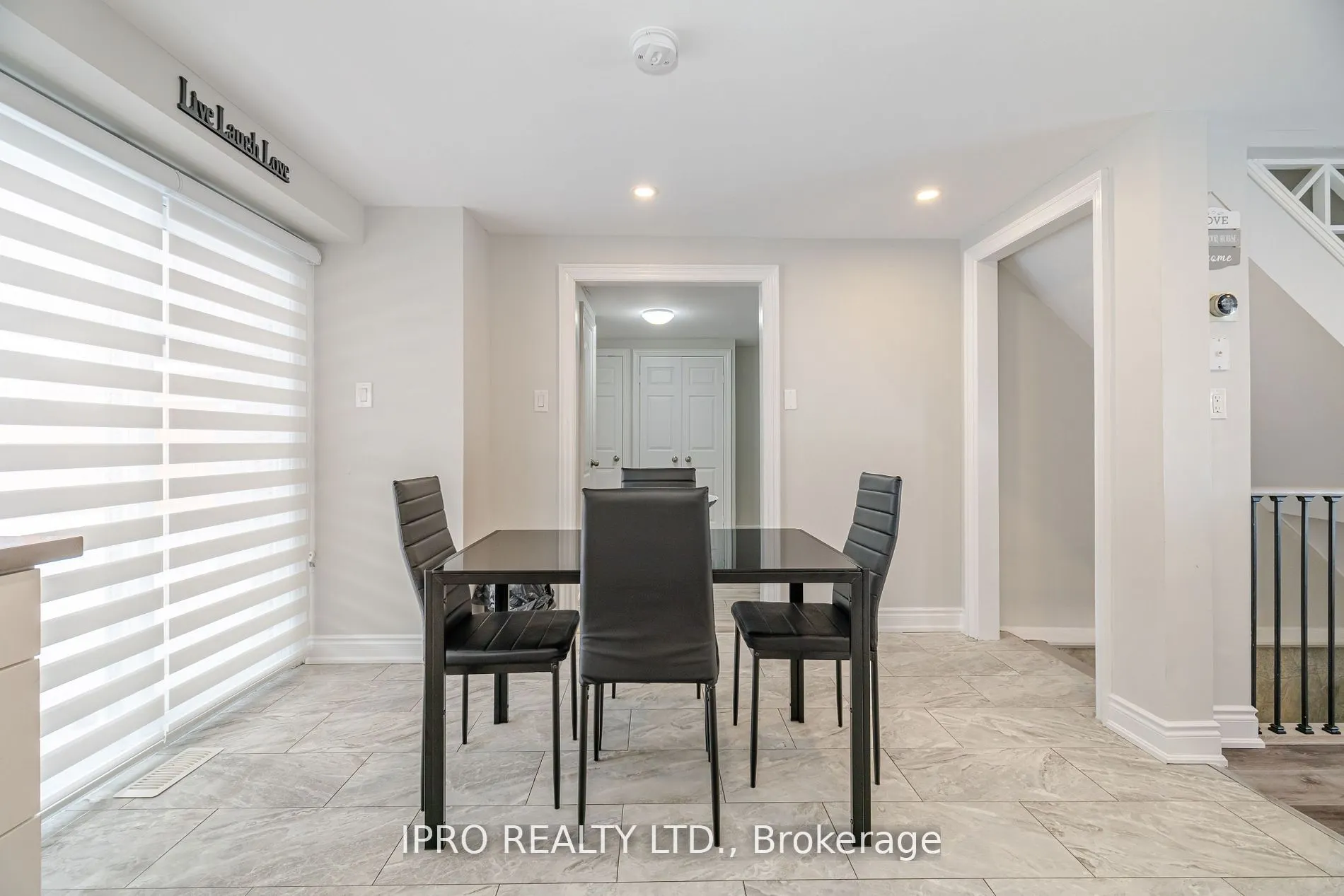 512 Pinetree Crescent