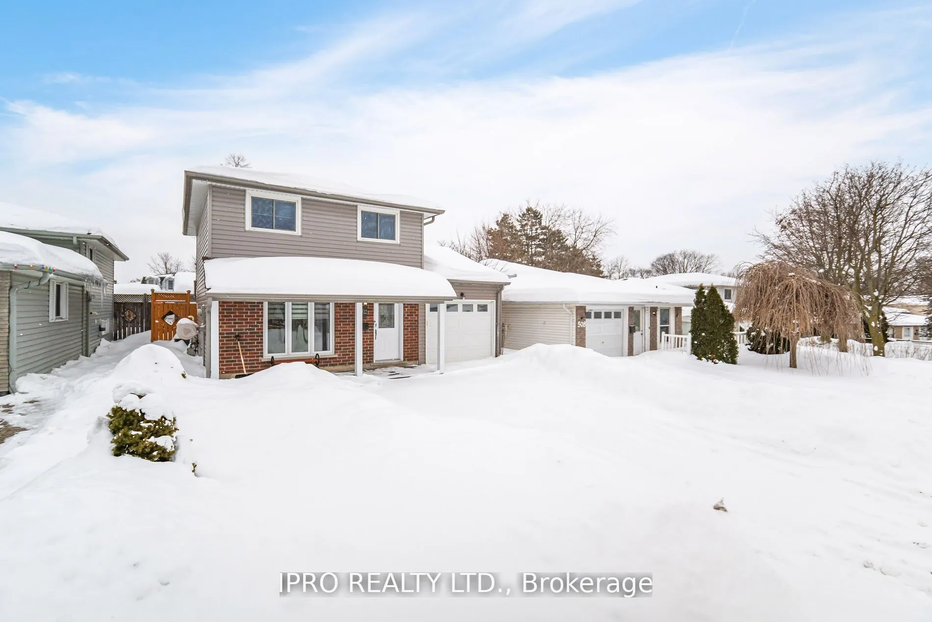 512 Pinetree Crescent