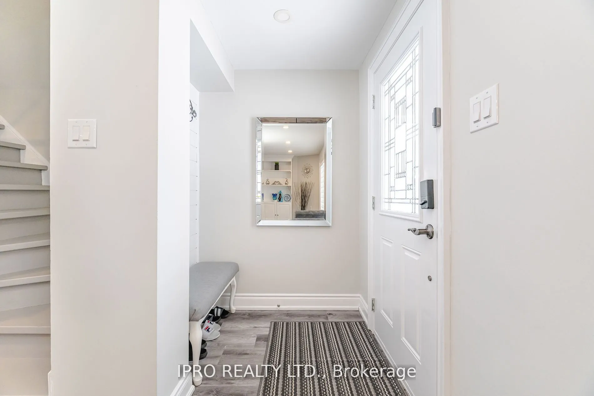 512 Pinetree Crescent