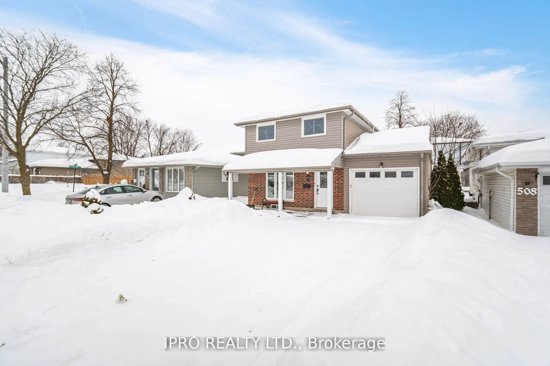 512 Pinetree Crescent
