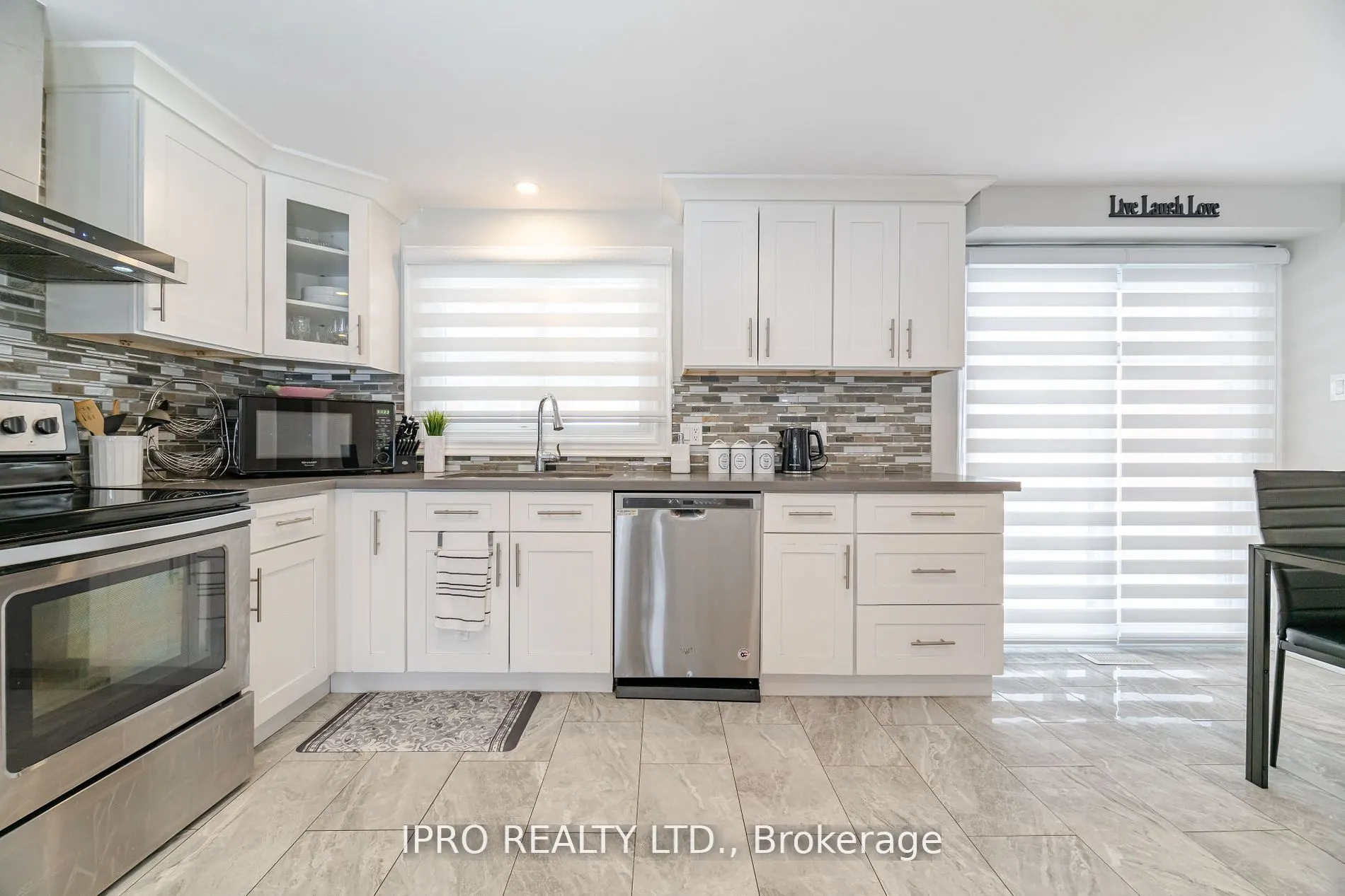 512 Pinetree Crescent