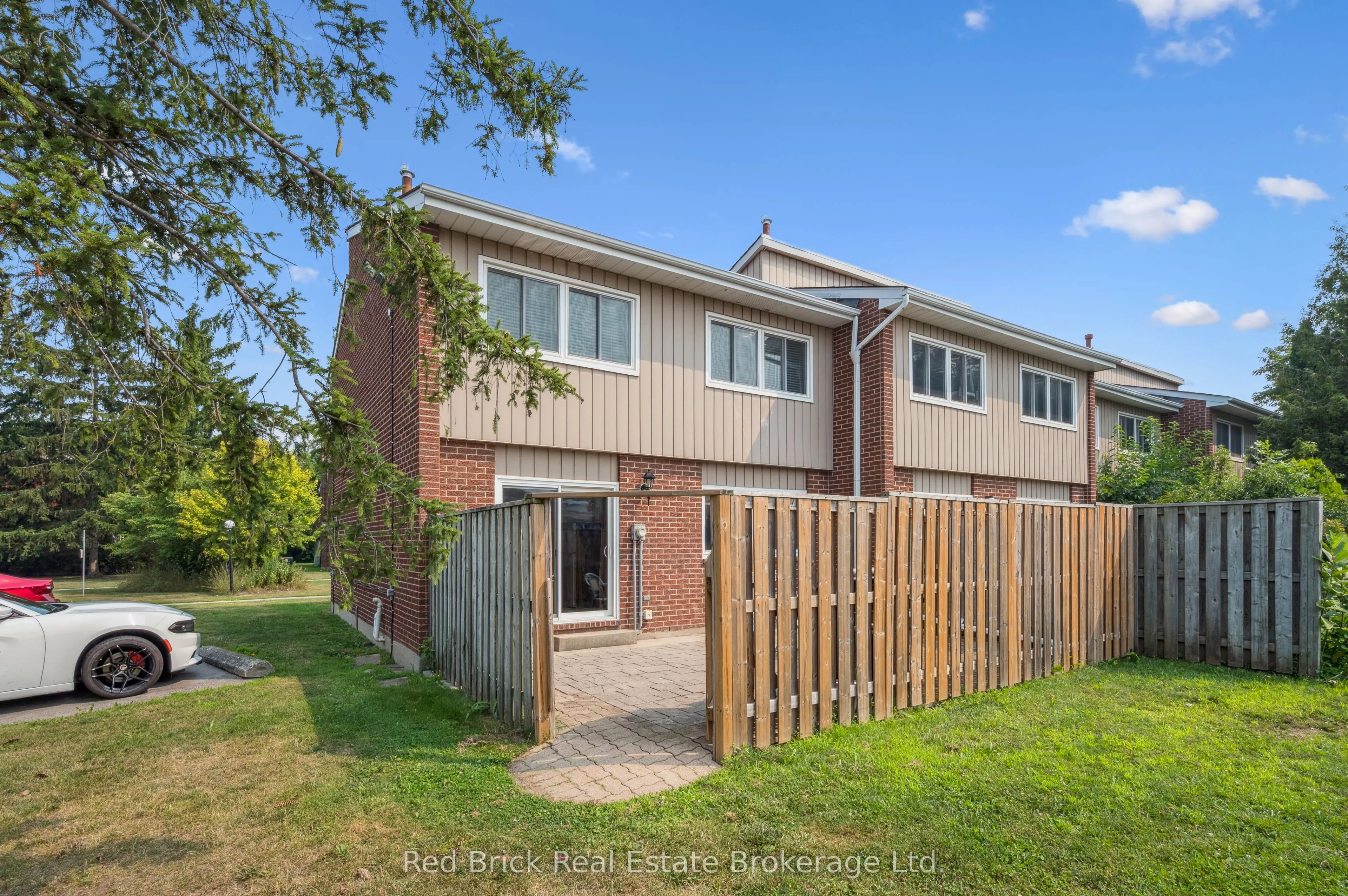 121 University Avenue E, #16