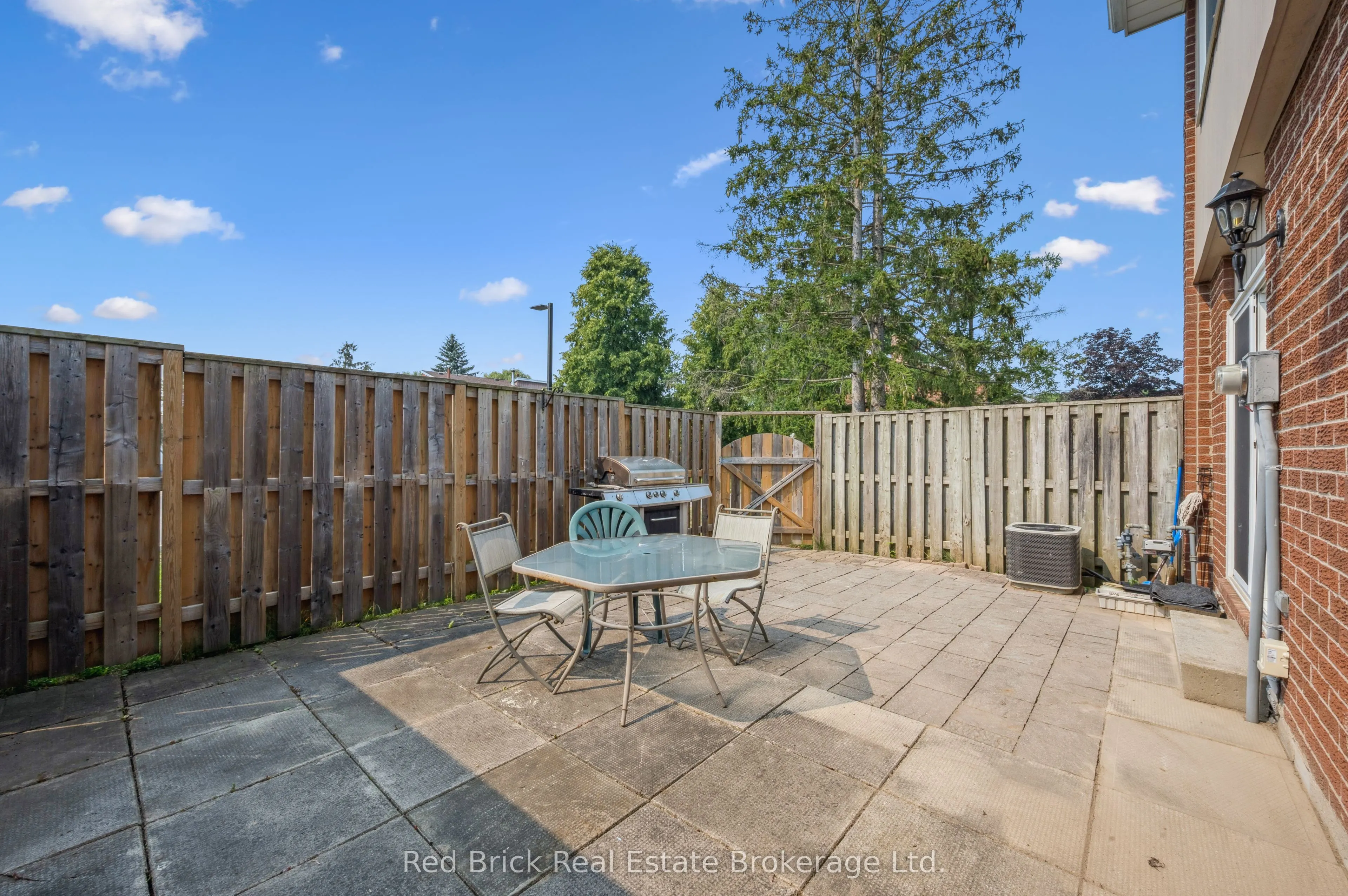 121 University Avenue E, #16