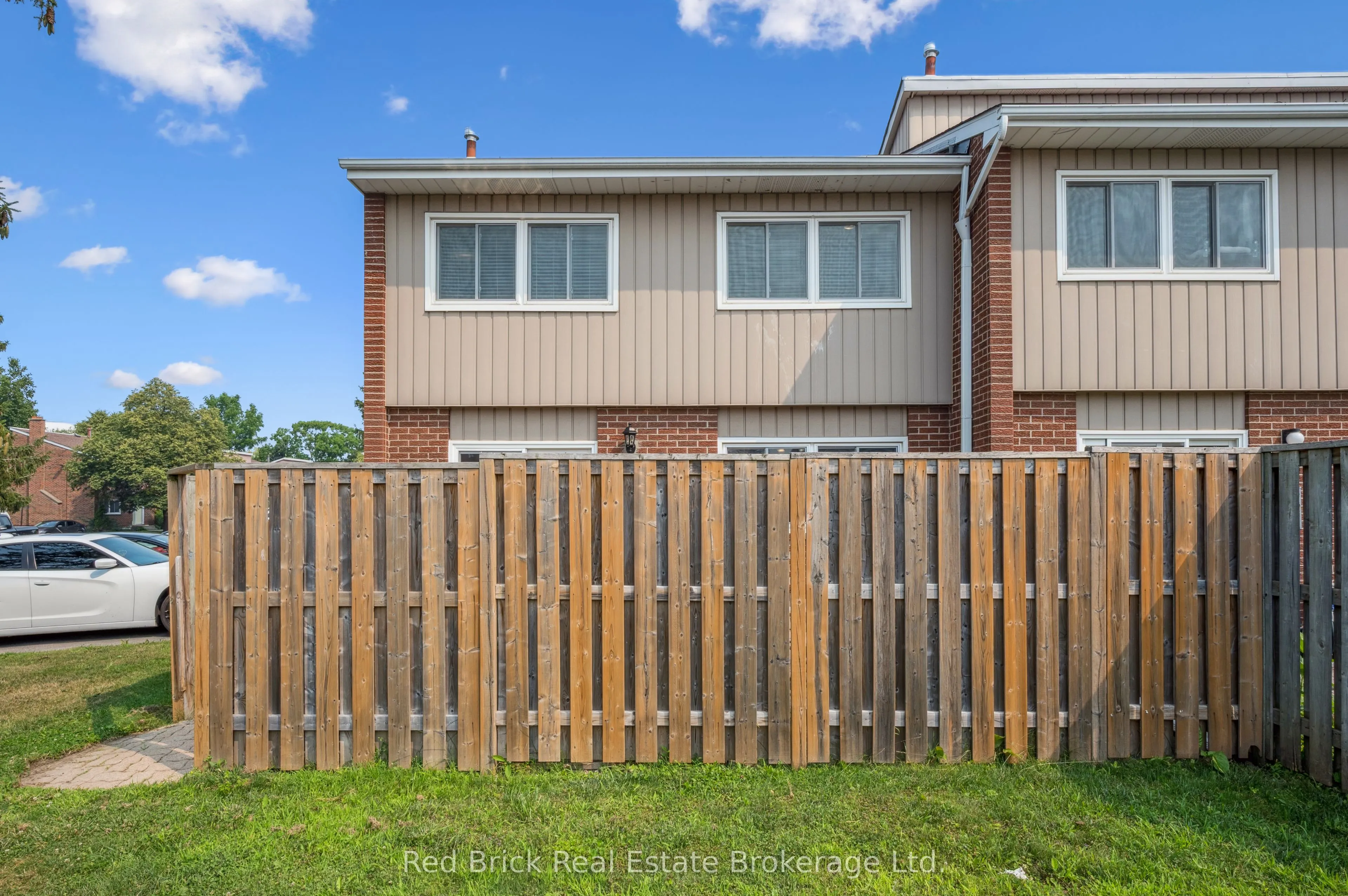 121 University Avenue E, #16