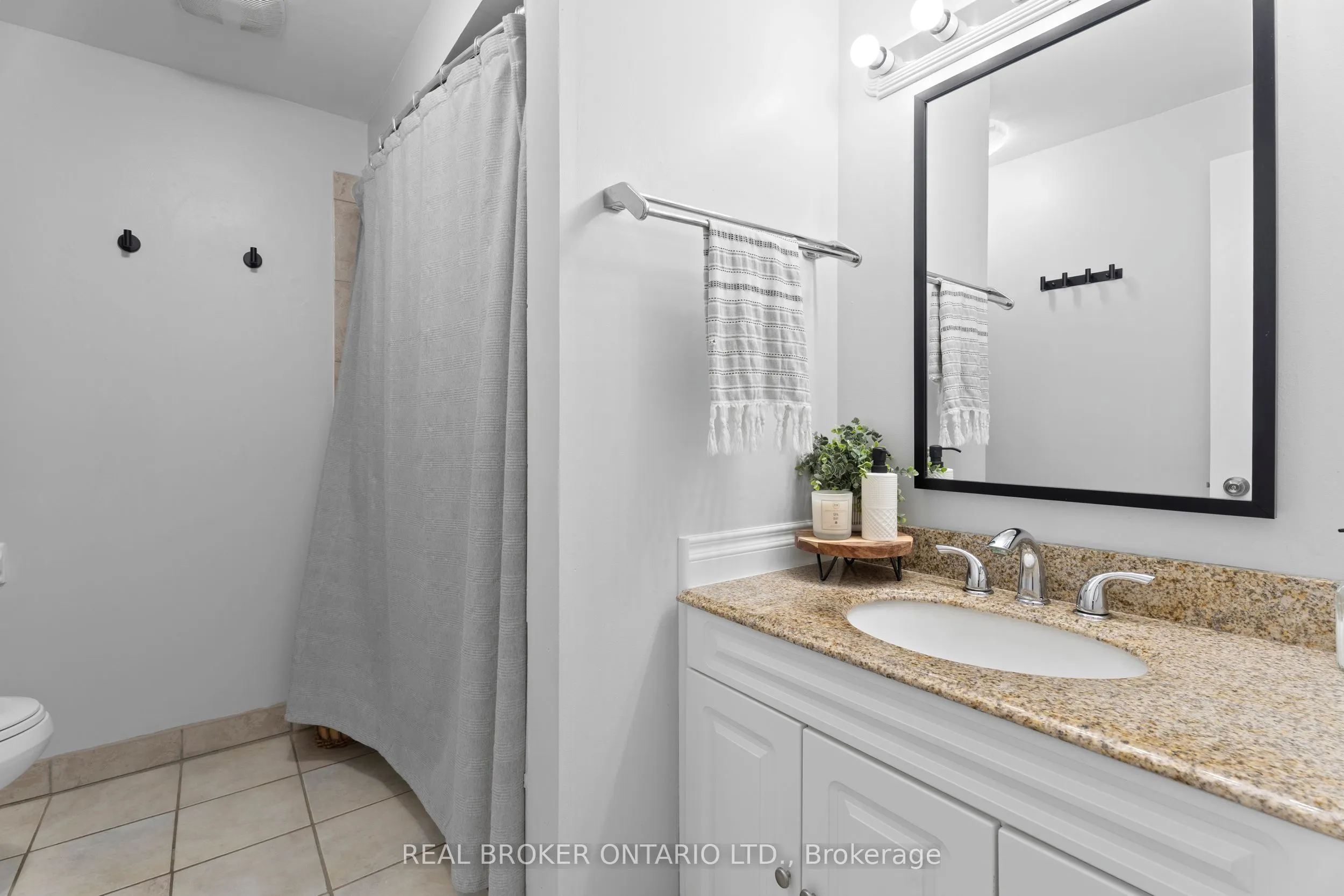 121 Bagot Street, #2
