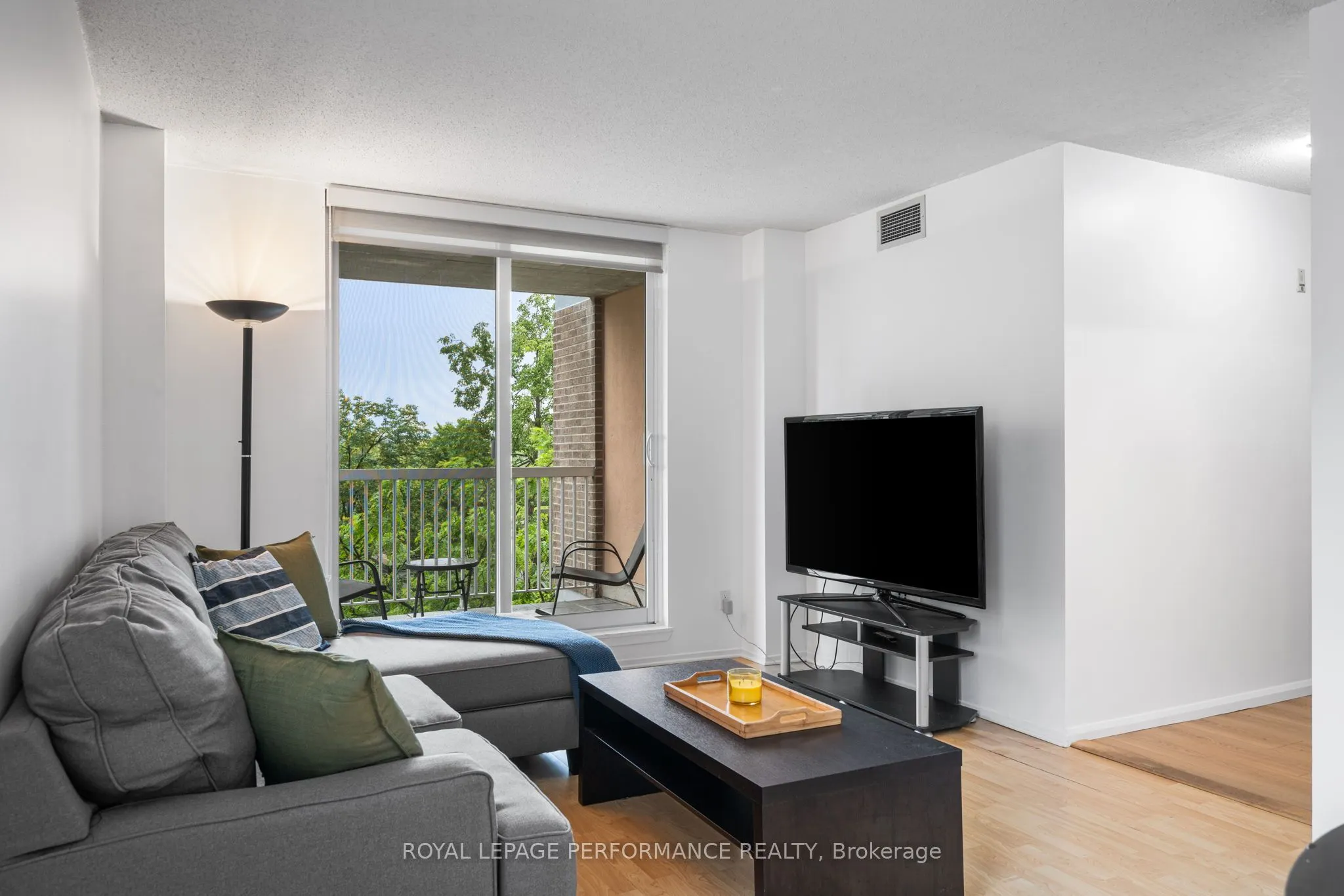 110 Forward Avenue, #501