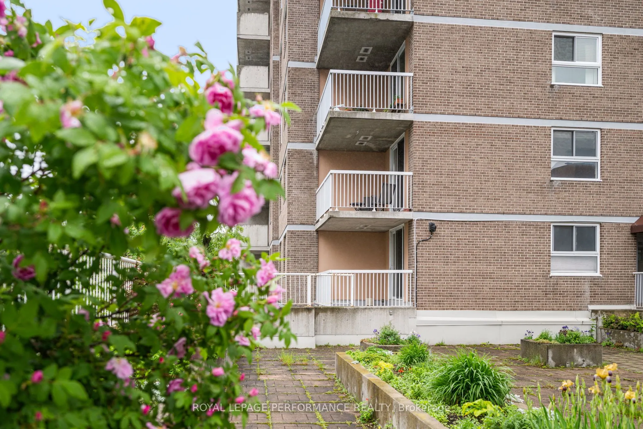 110 Forward Avenue, #501