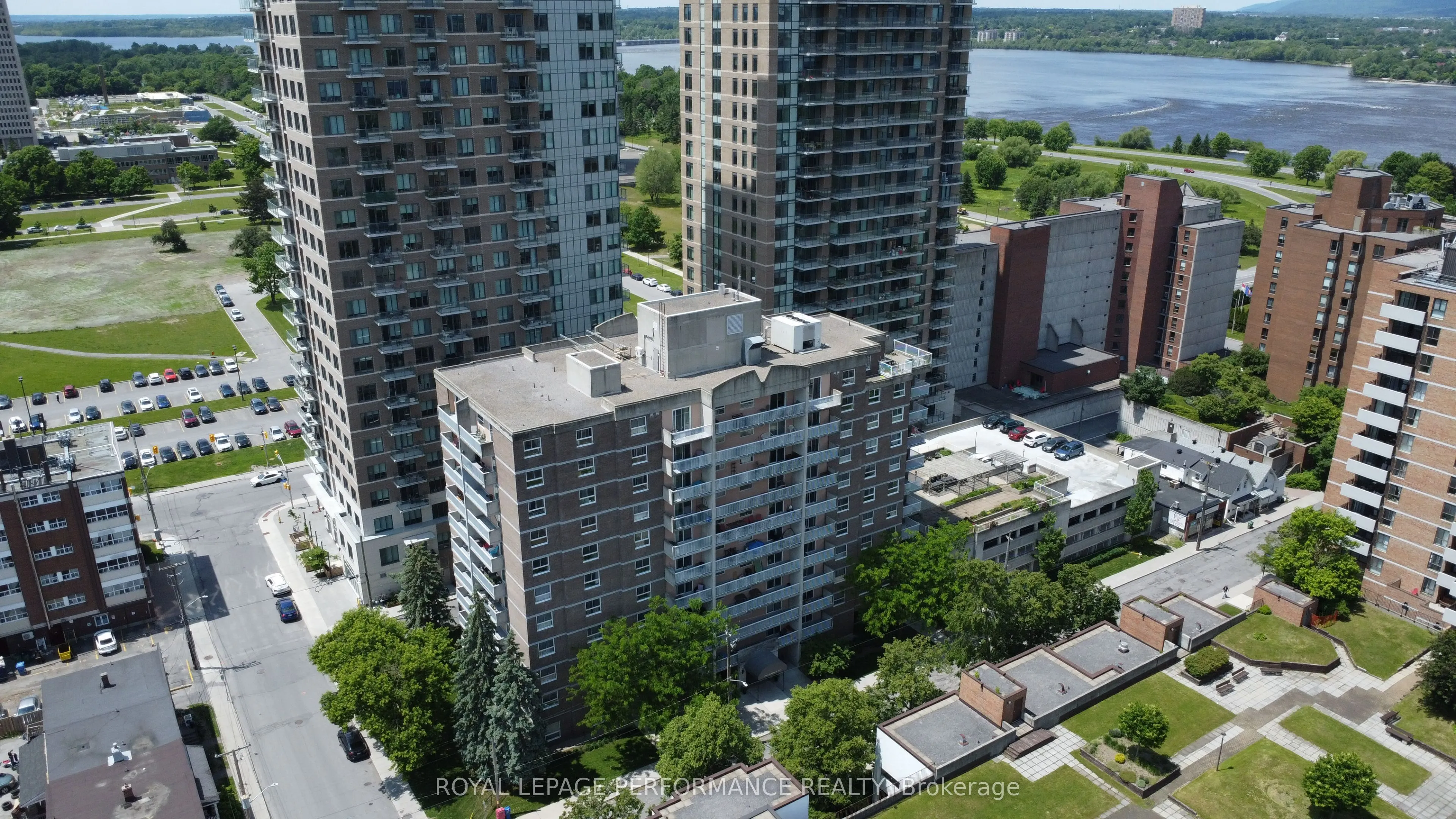 110 Forward Avenue, #501