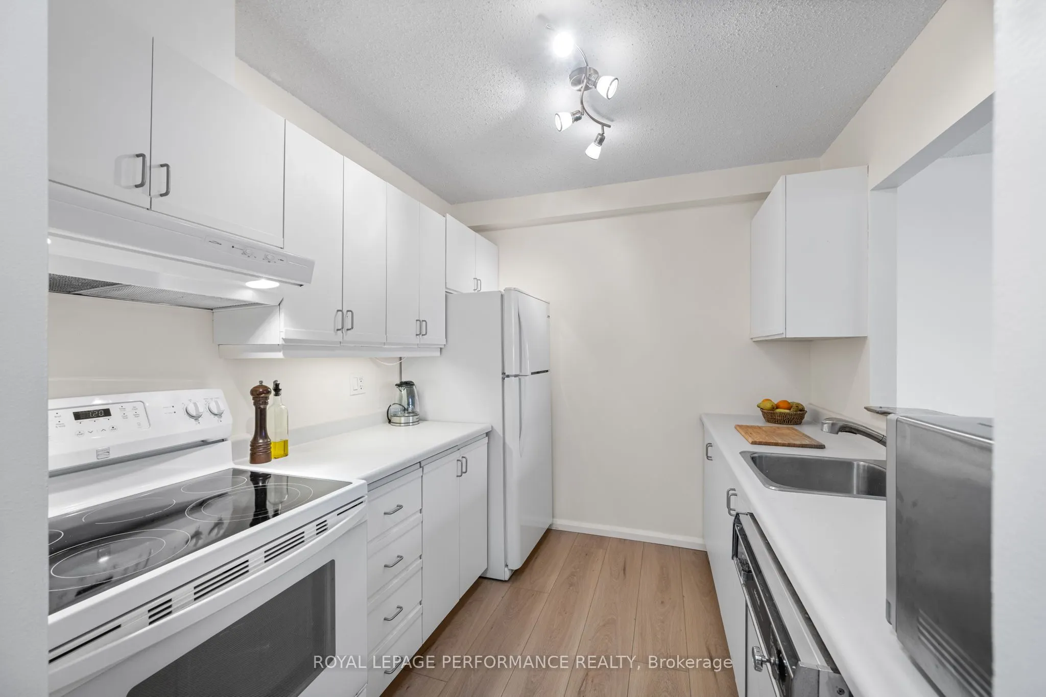 110 Forward Avenue, #501