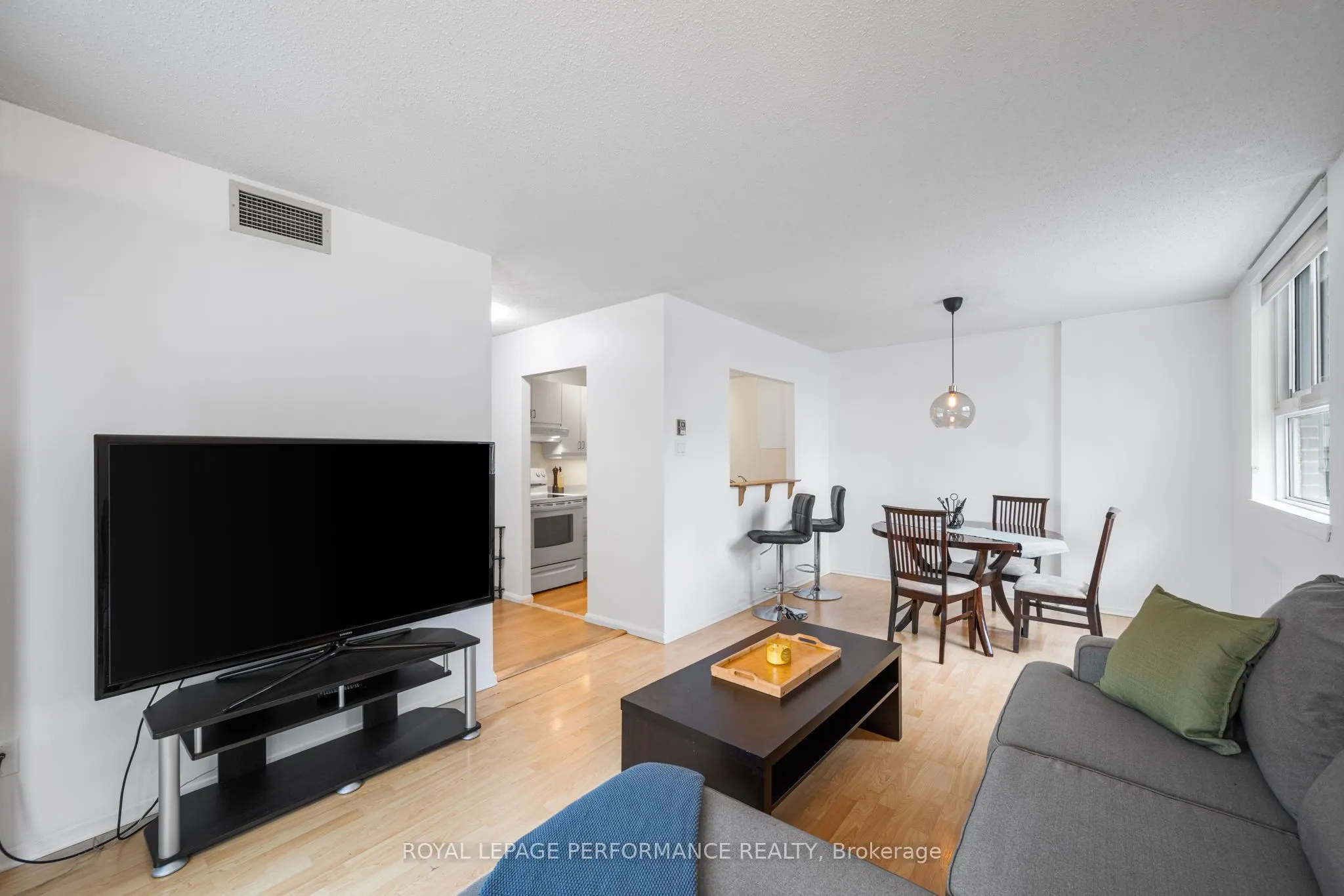 110 Forward Avenue, #501