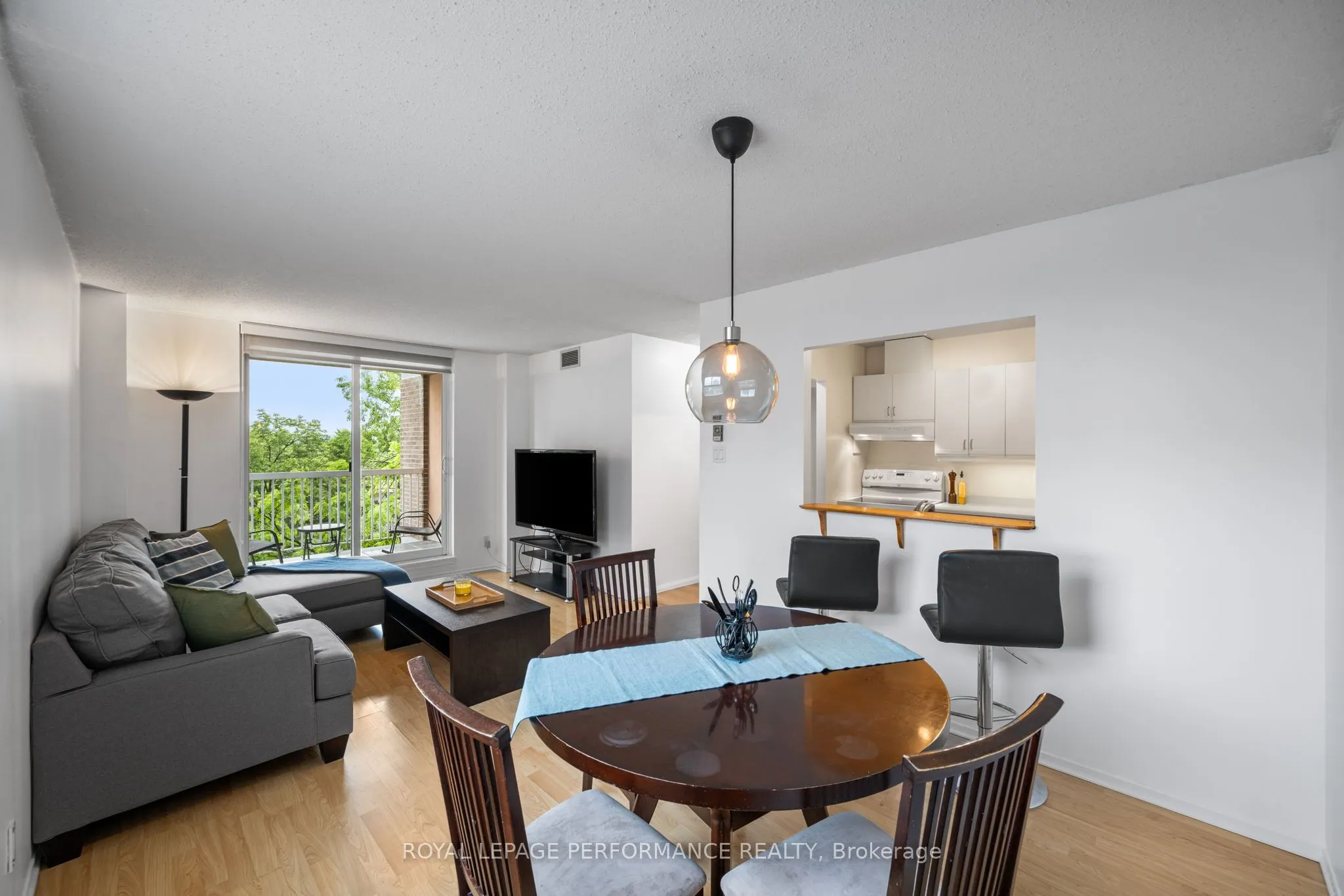 110 Forward Avenue, #501