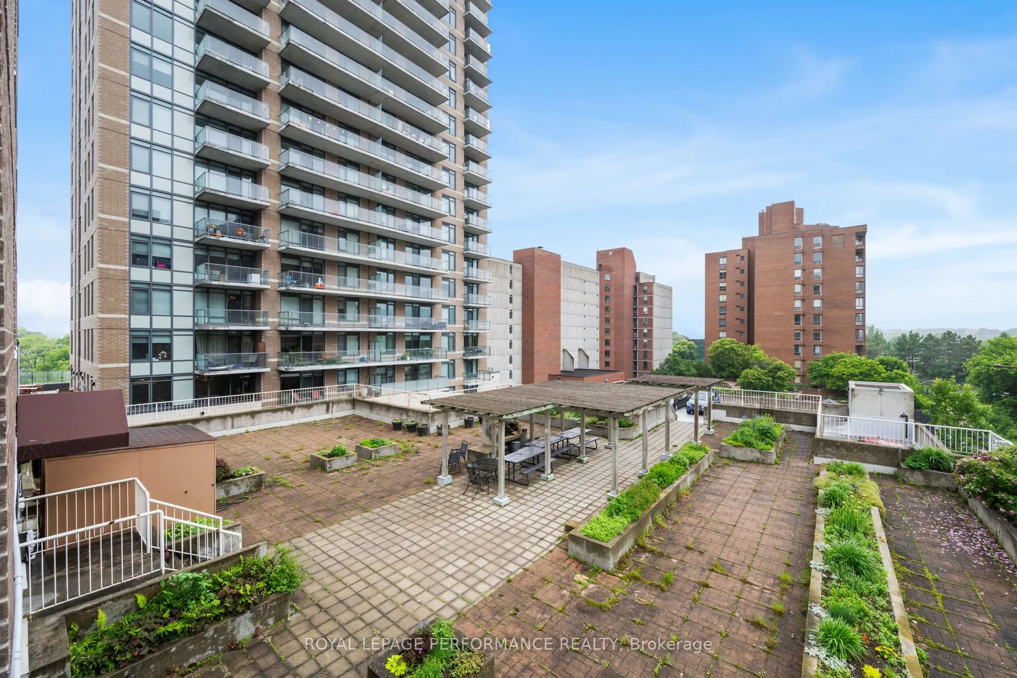 110 Forward Avenue, #501