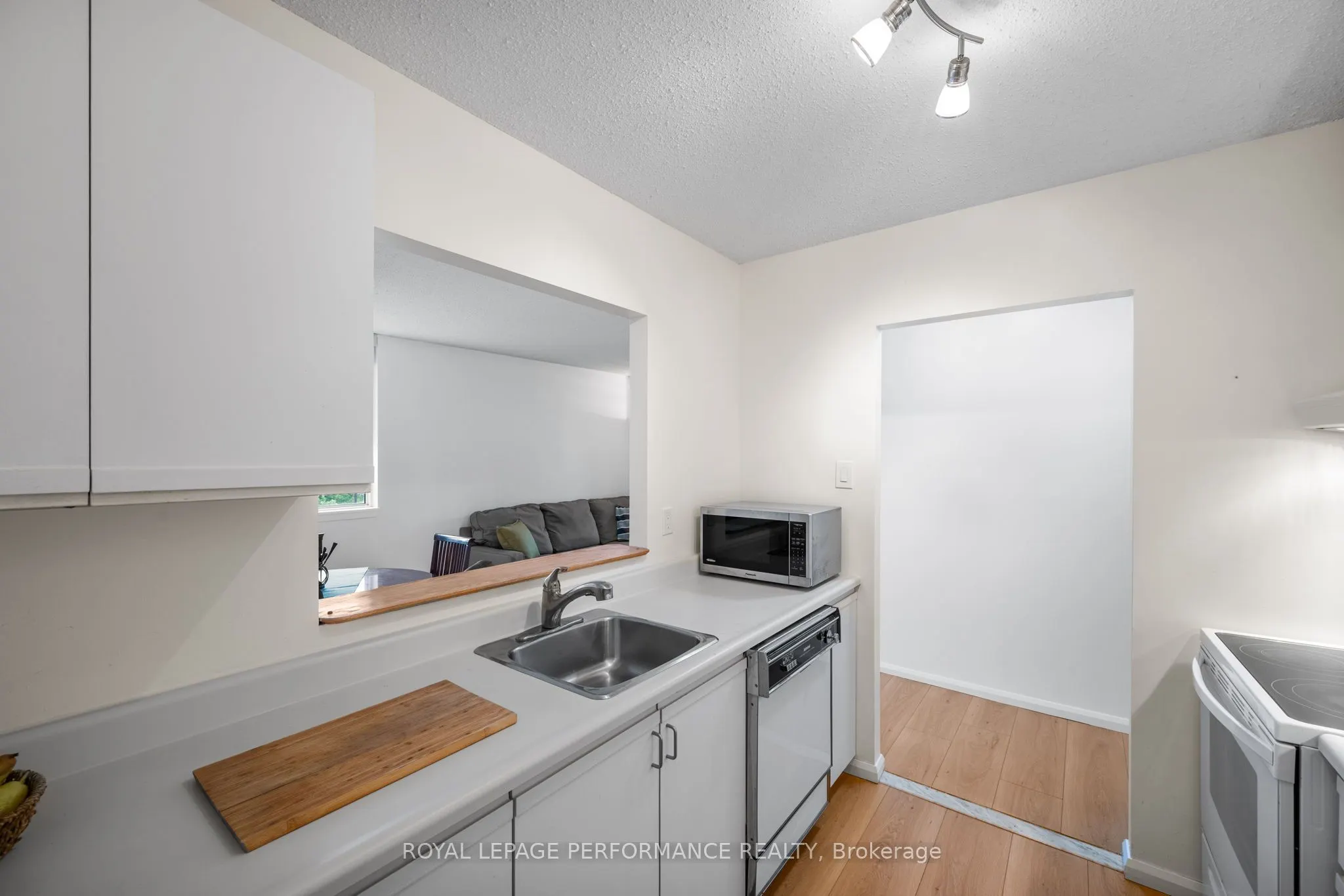 110 Forward Avenue, #501