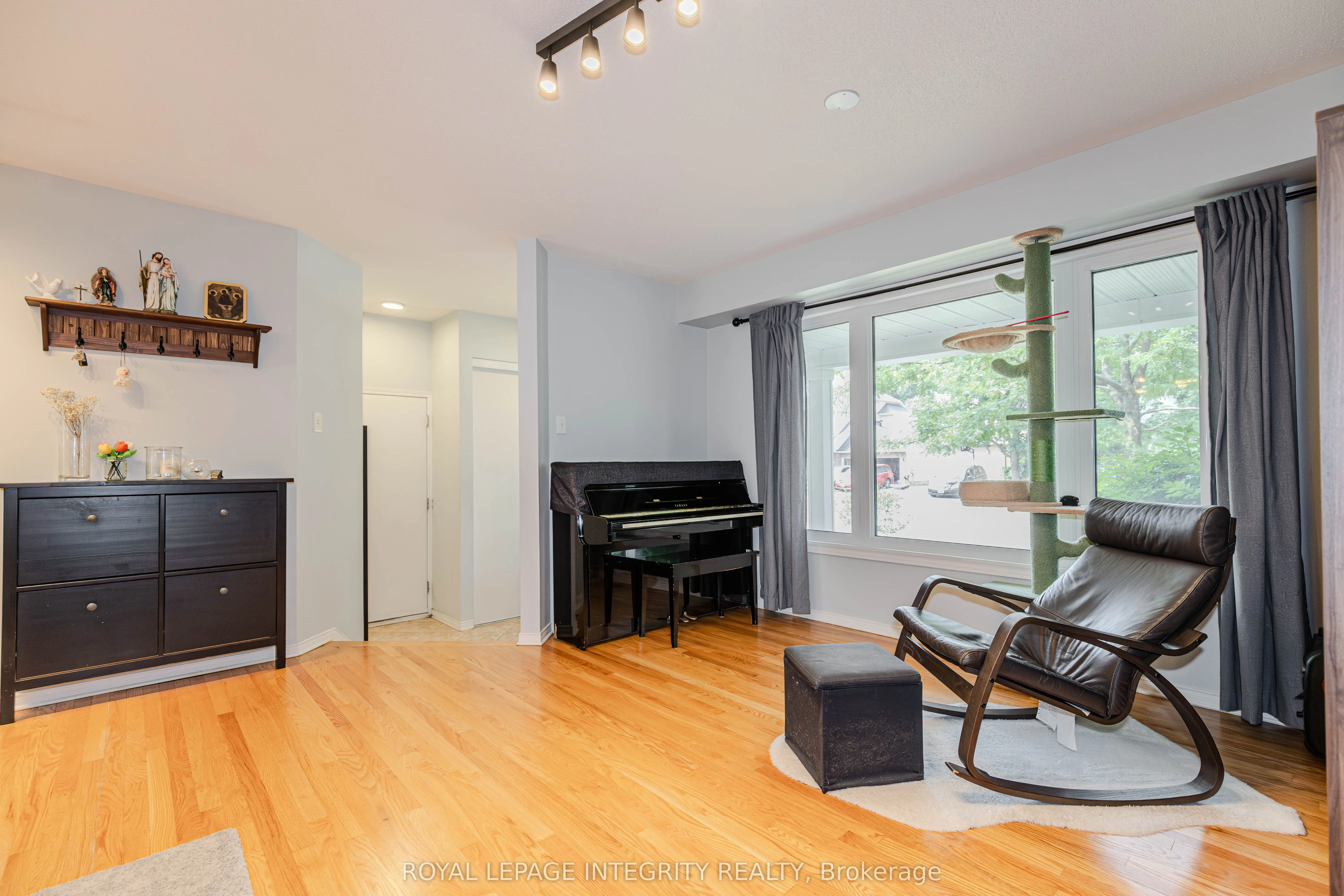 2123 Esprit Drive