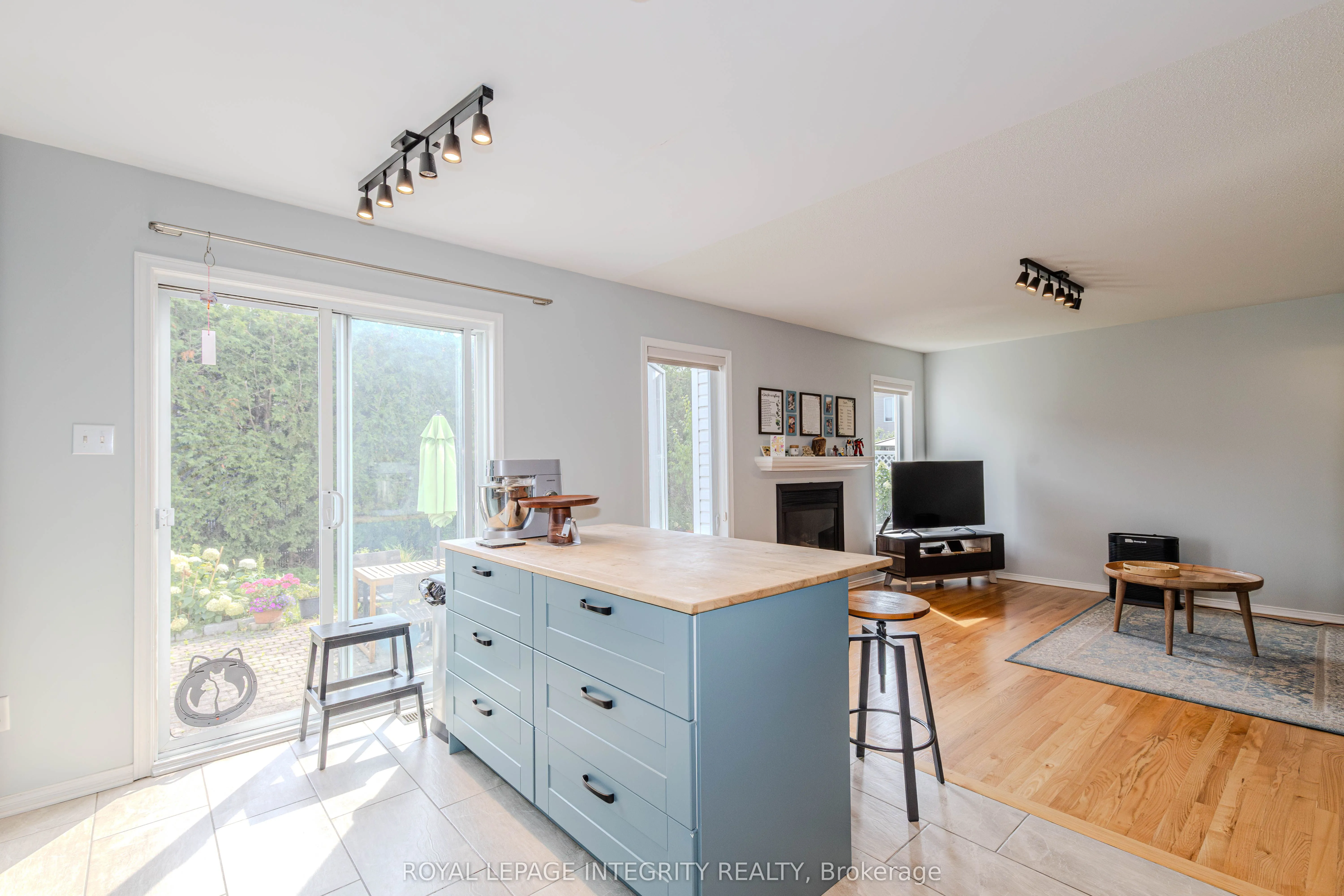 2123 Esprit Drive