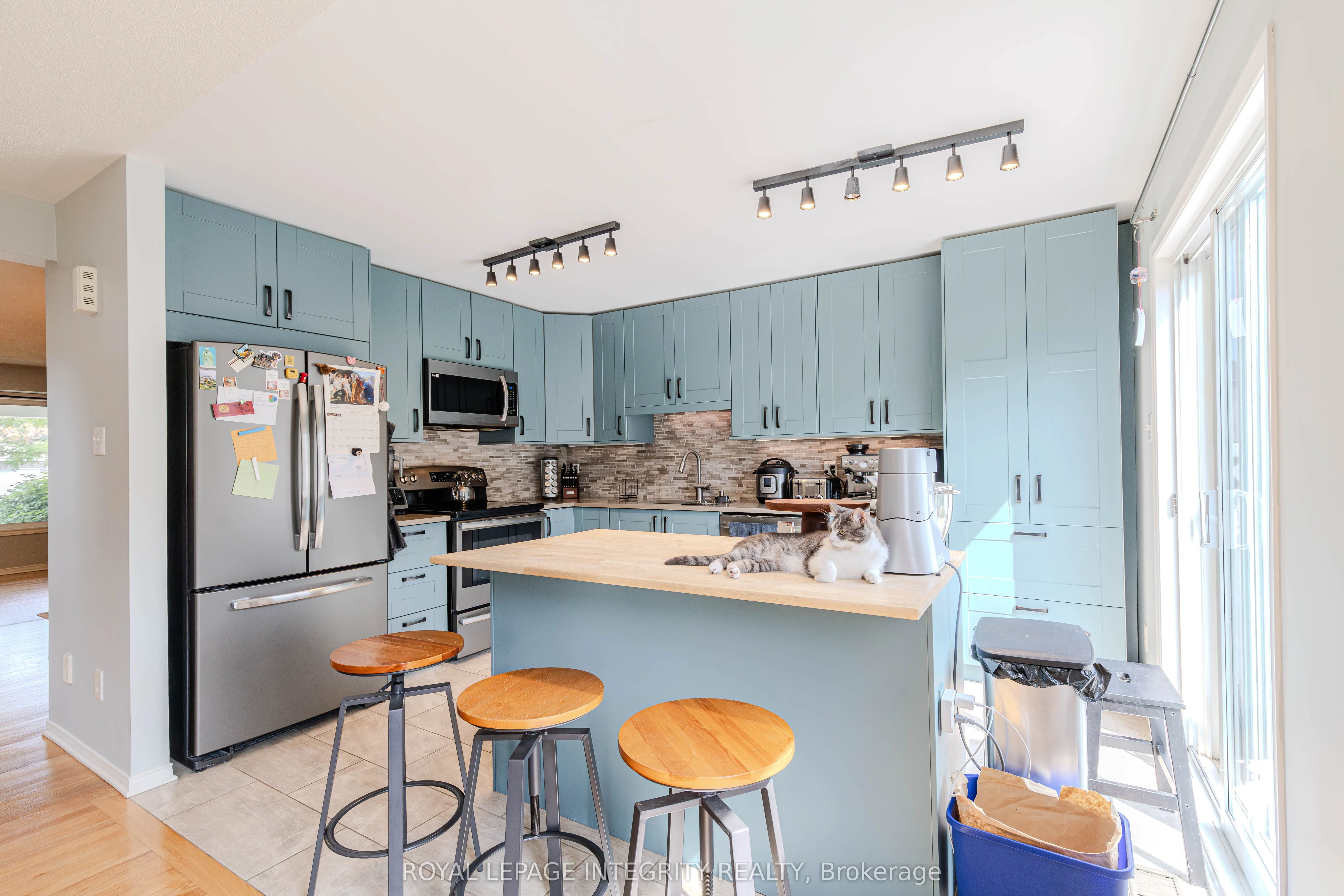 2123 Esprit Drive