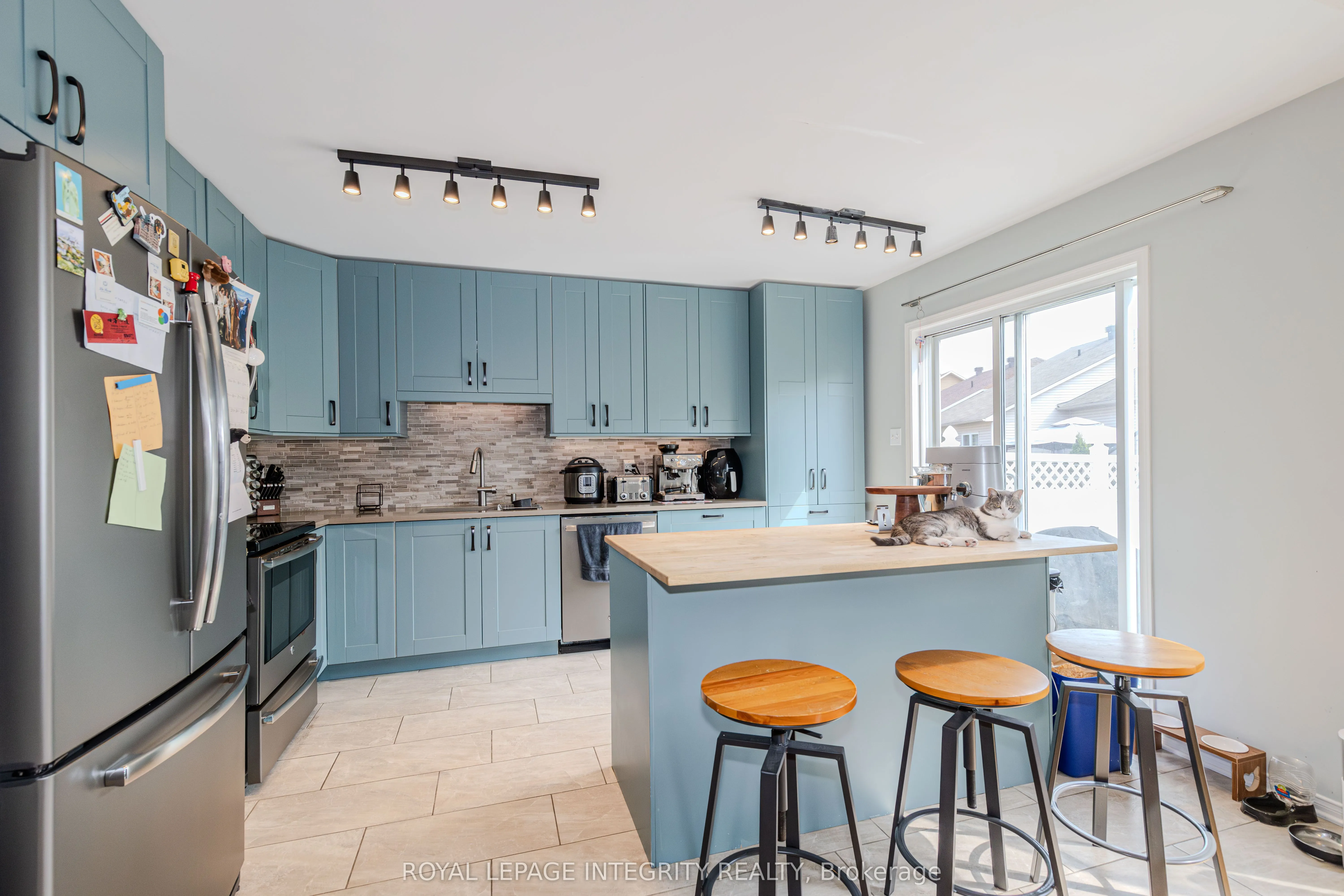 2123 Esprit Drive