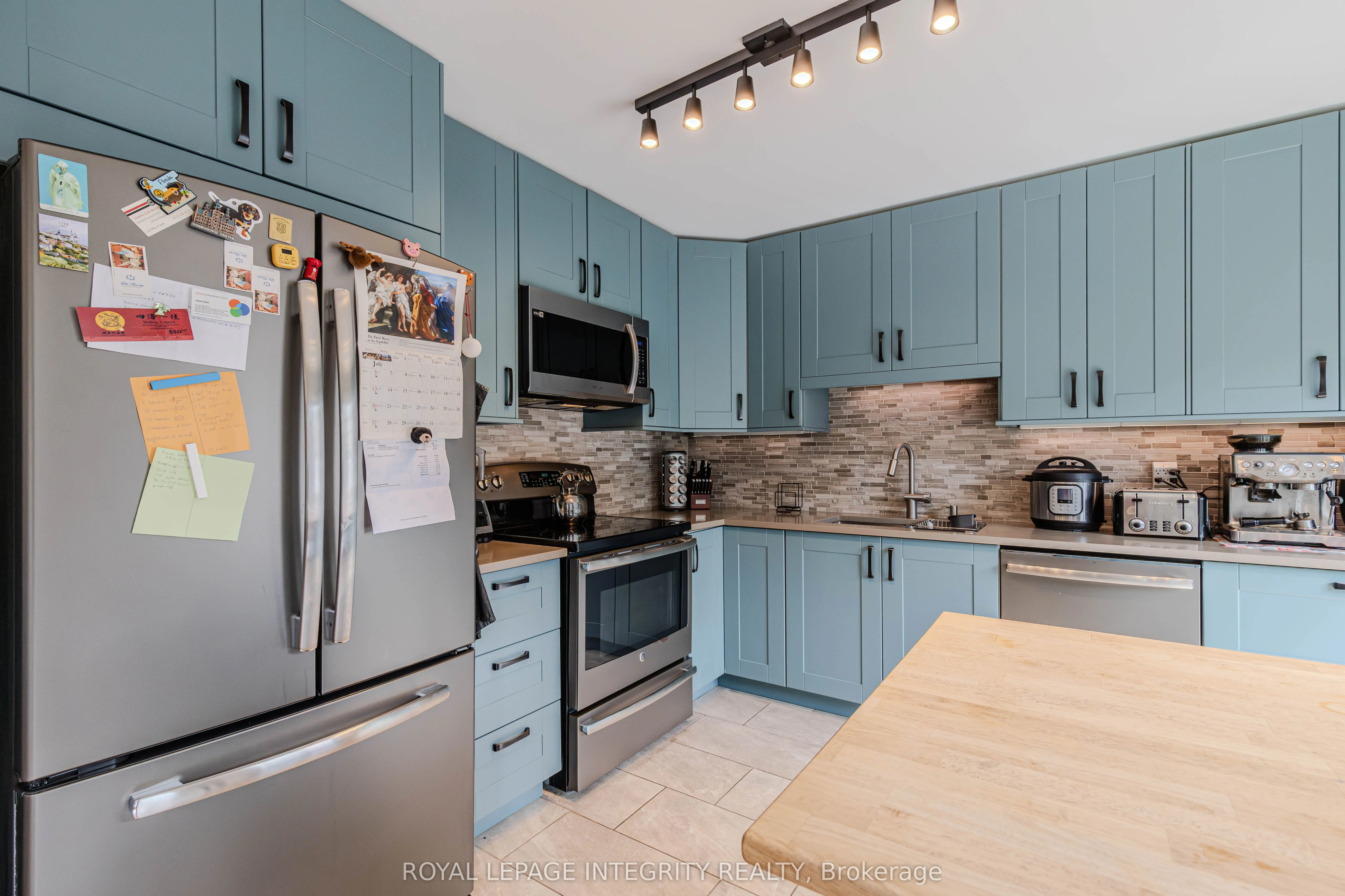 2123 Esprit Drive