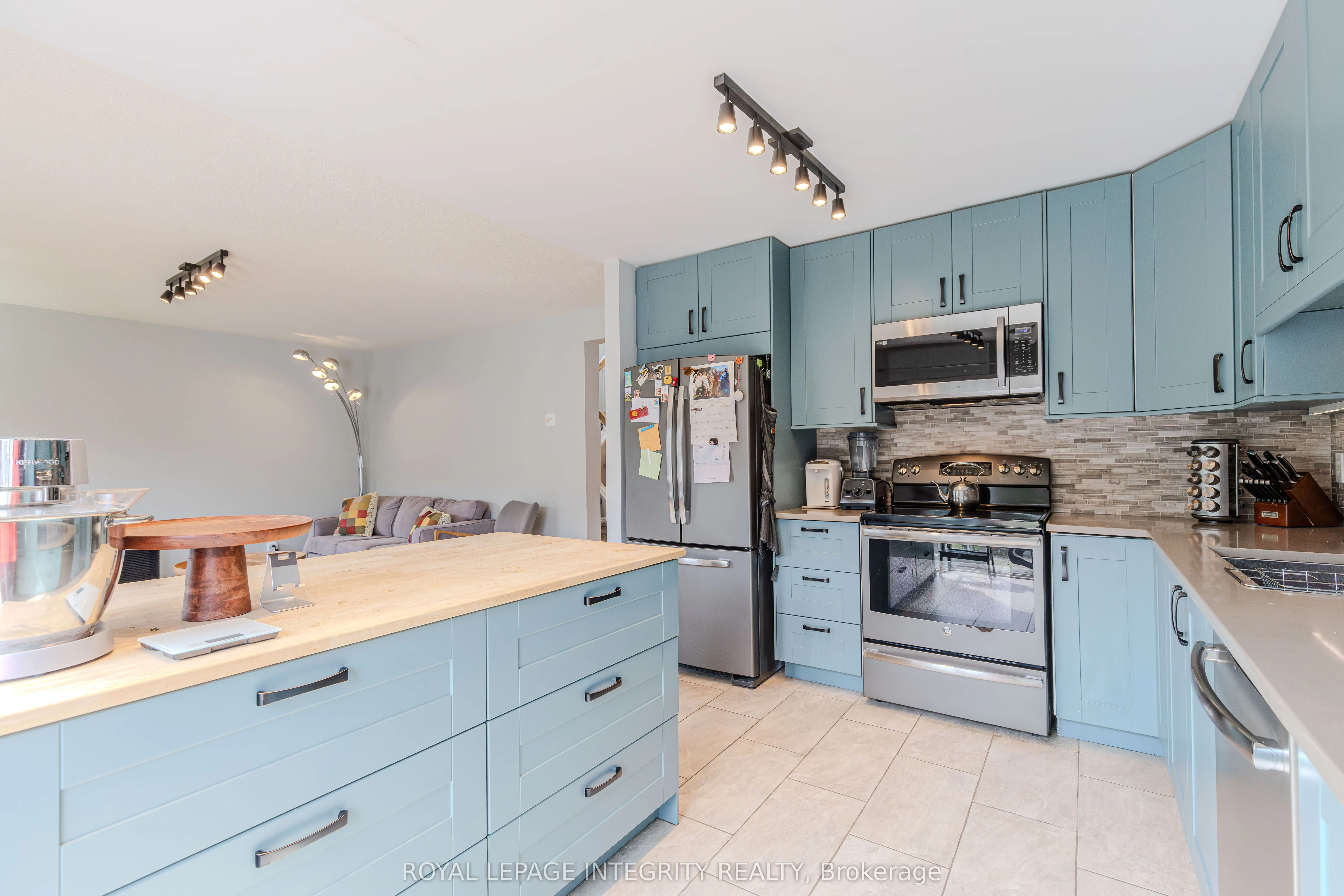 2123 Esprit Drive
