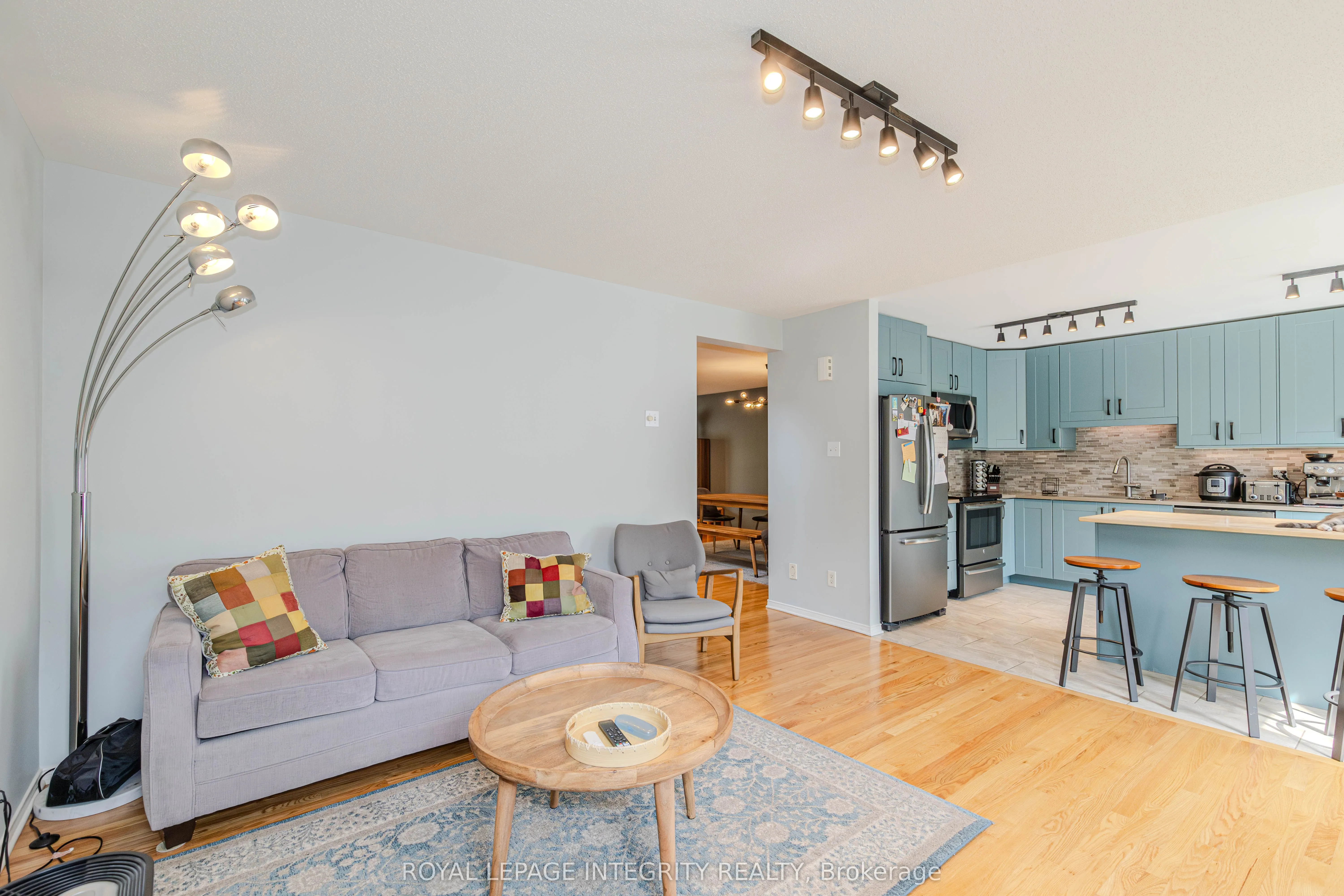 2123 Esprit Drive