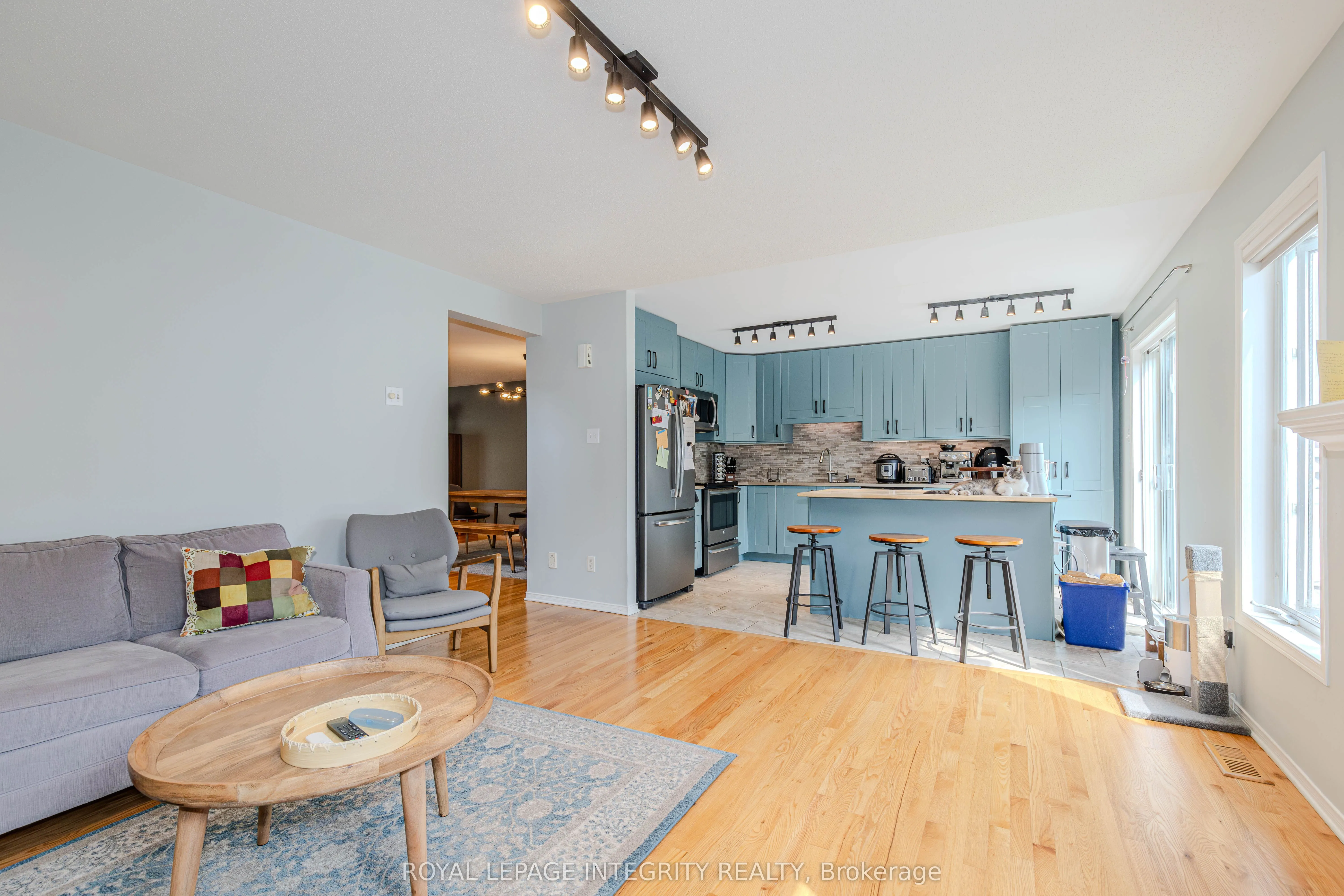 2123 Esprit Drive