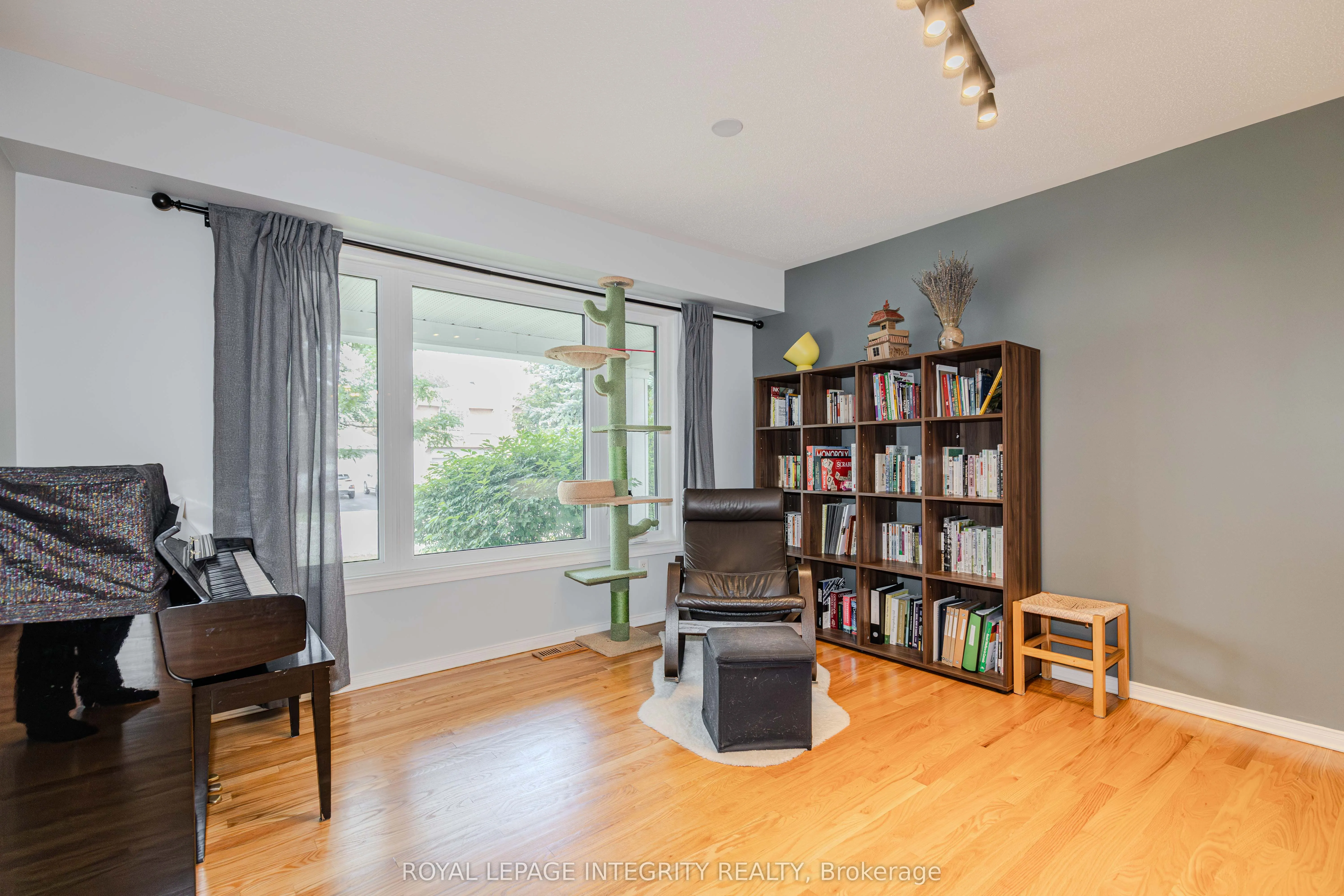 2123 Esprit Drive