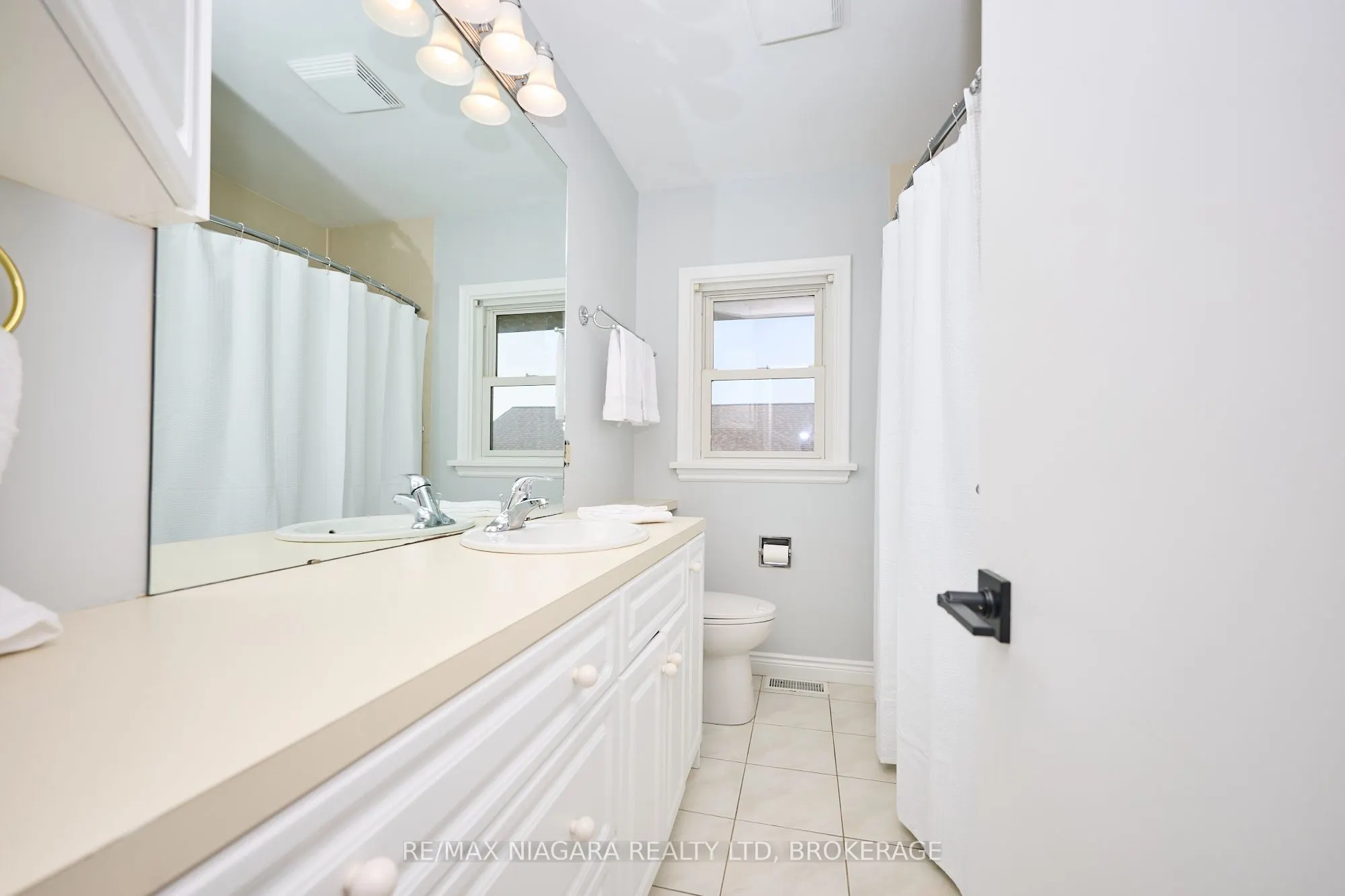 298 RIDGE Road W