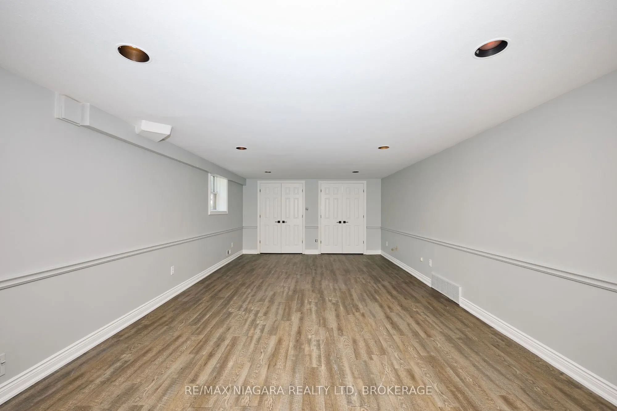 298 RIDGE Road W