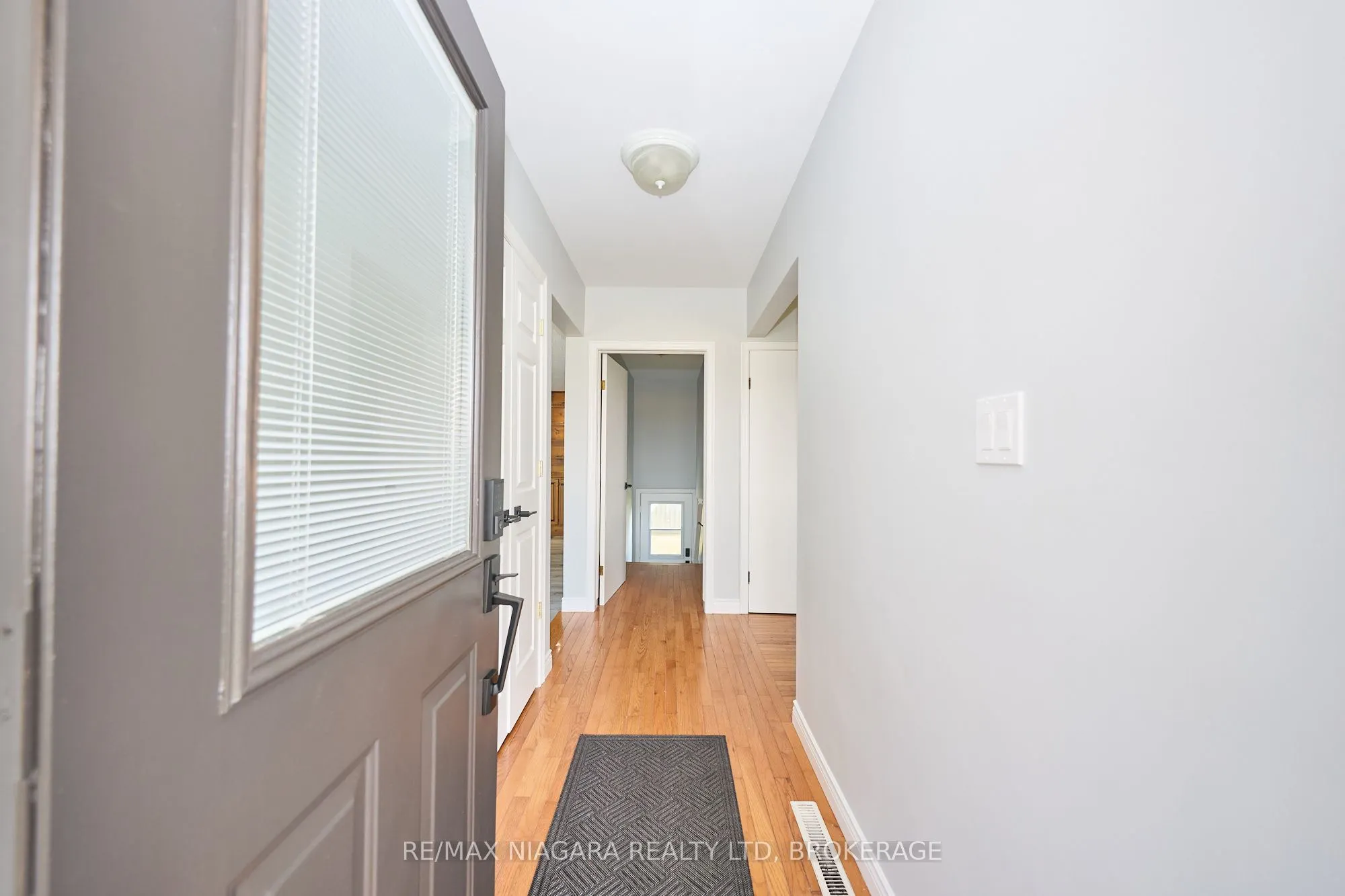 298 RIDGE Road W