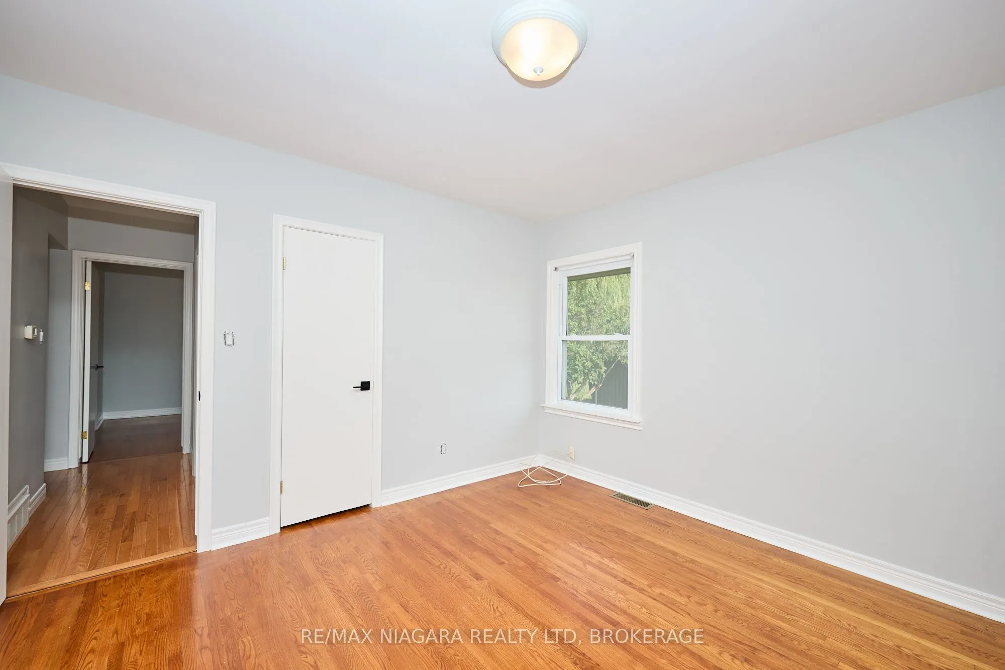 298 RIDGE Road W