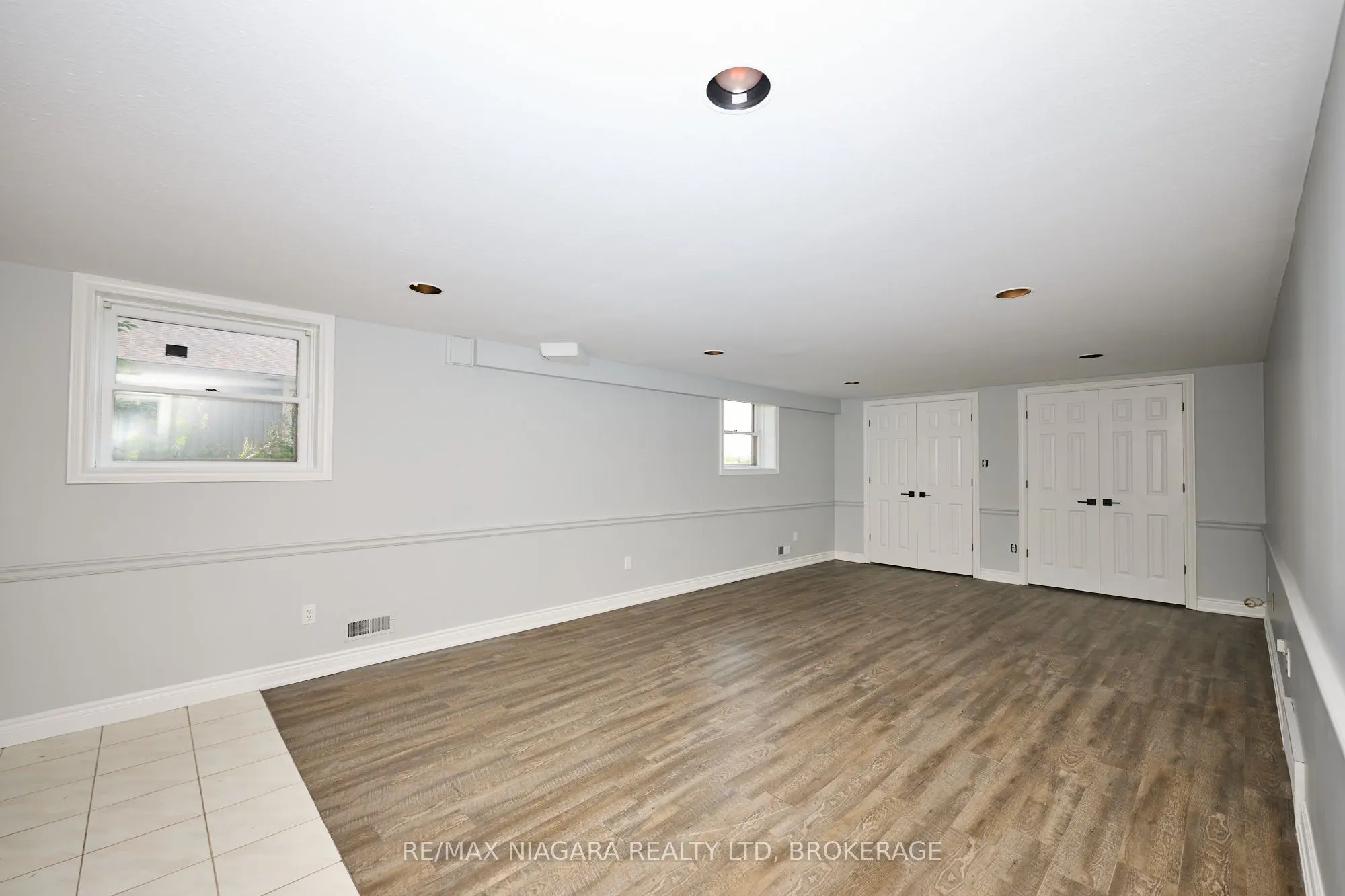 298 RIDGE Road W