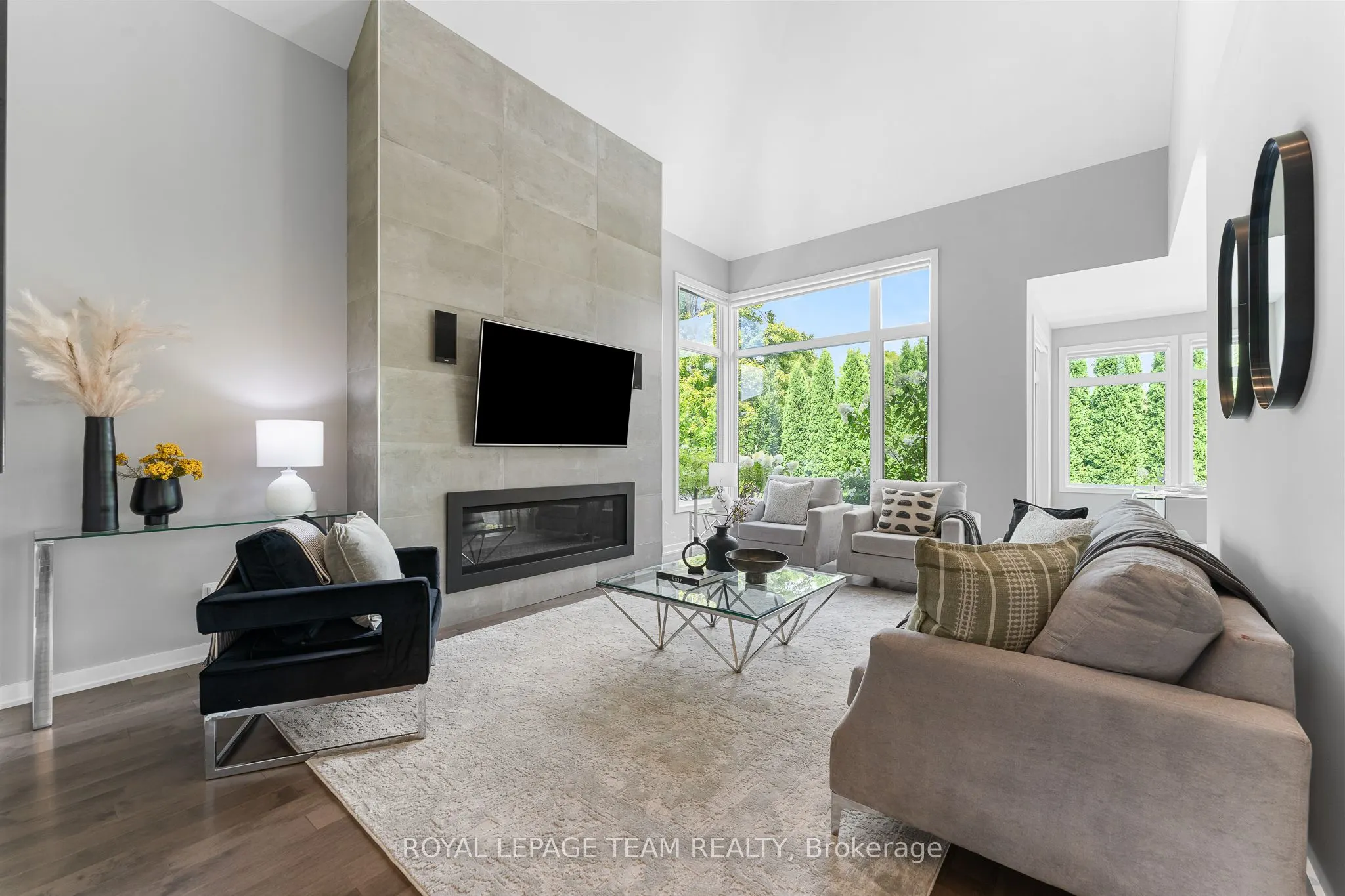 250 Sunnyridge Crescent