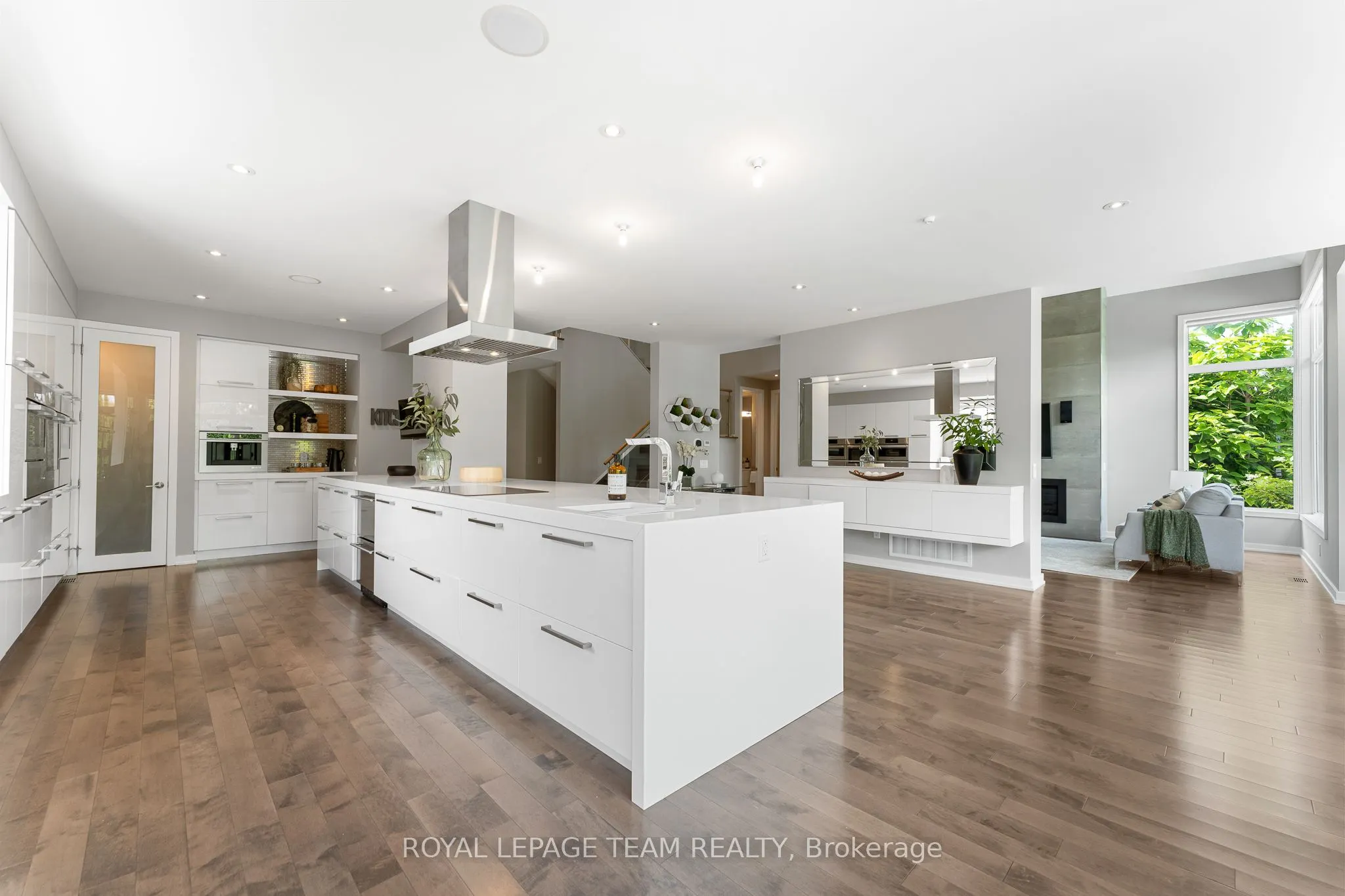 250 Sunnyridge Crescent