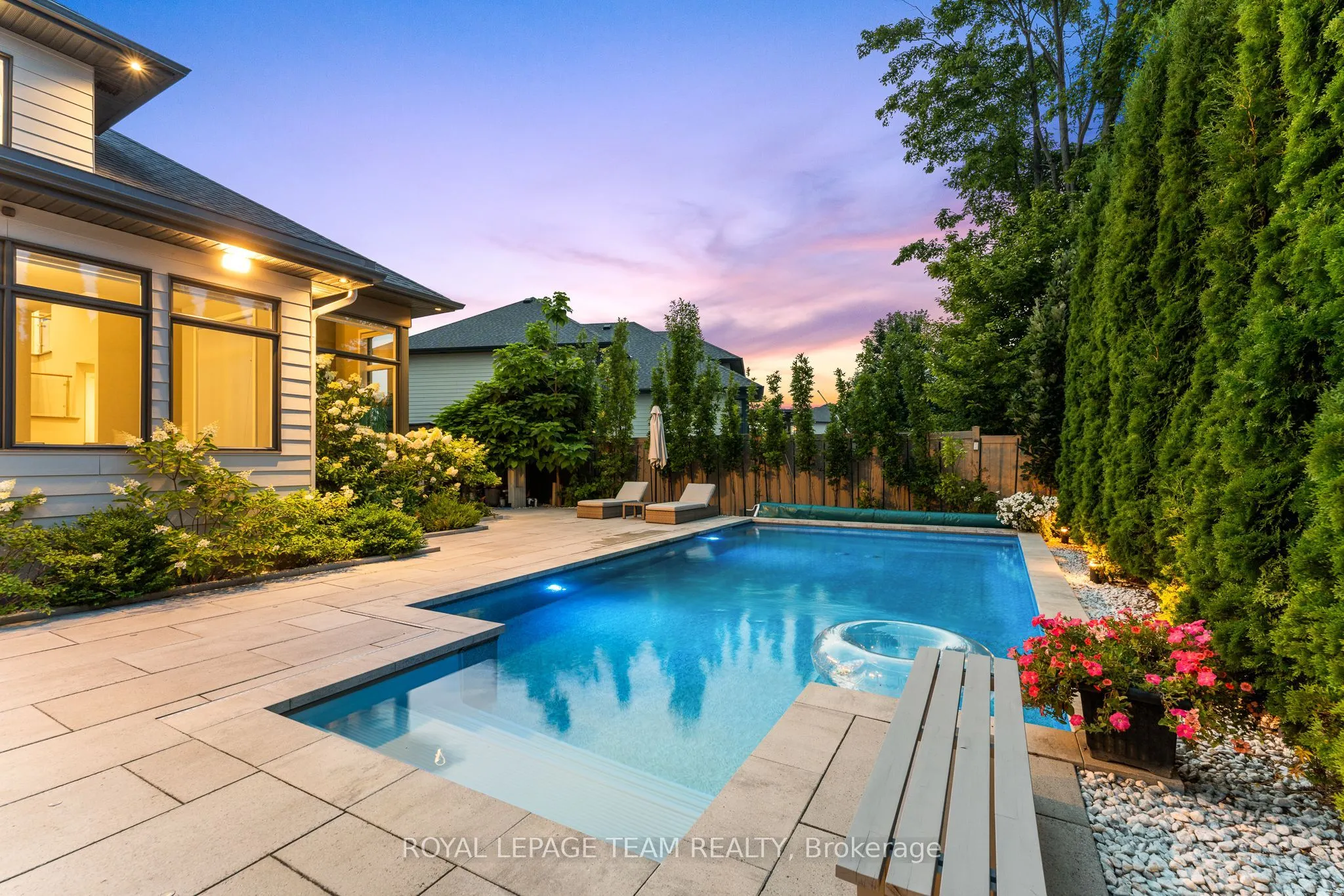 250 Sunnyridge Crescent