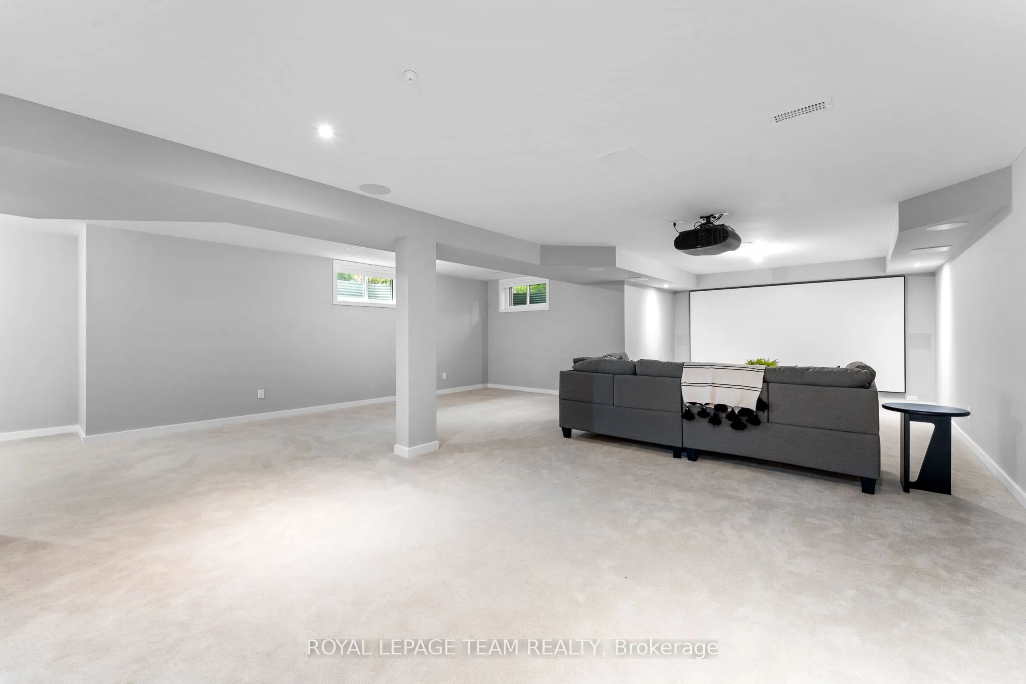 250 Sunnyridge Crescent