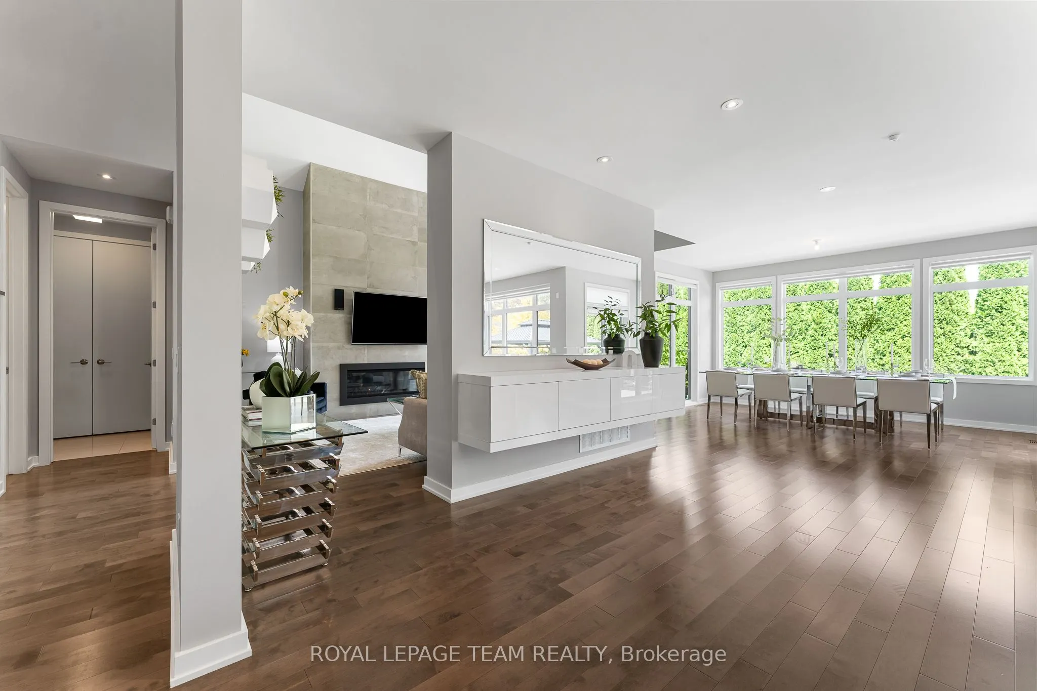 250 Sunnyridge Crescent