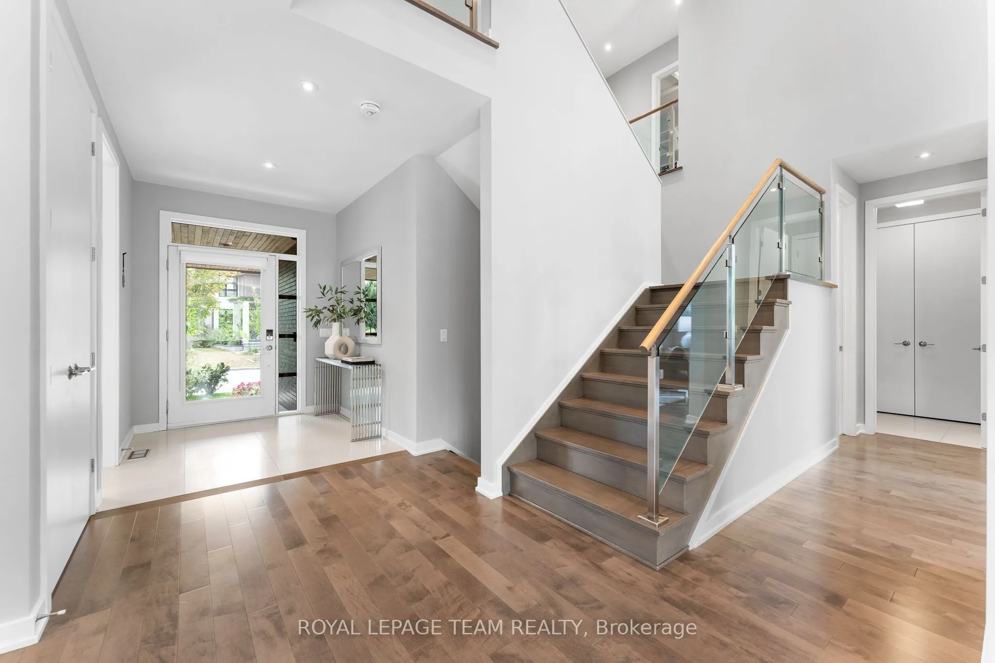 250 Sunnyridge Crescent