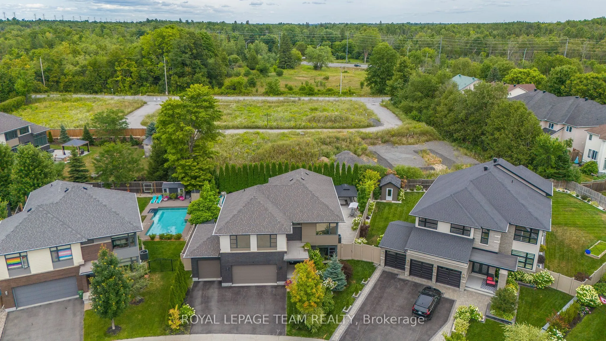 250 Sunnyridge Crescent