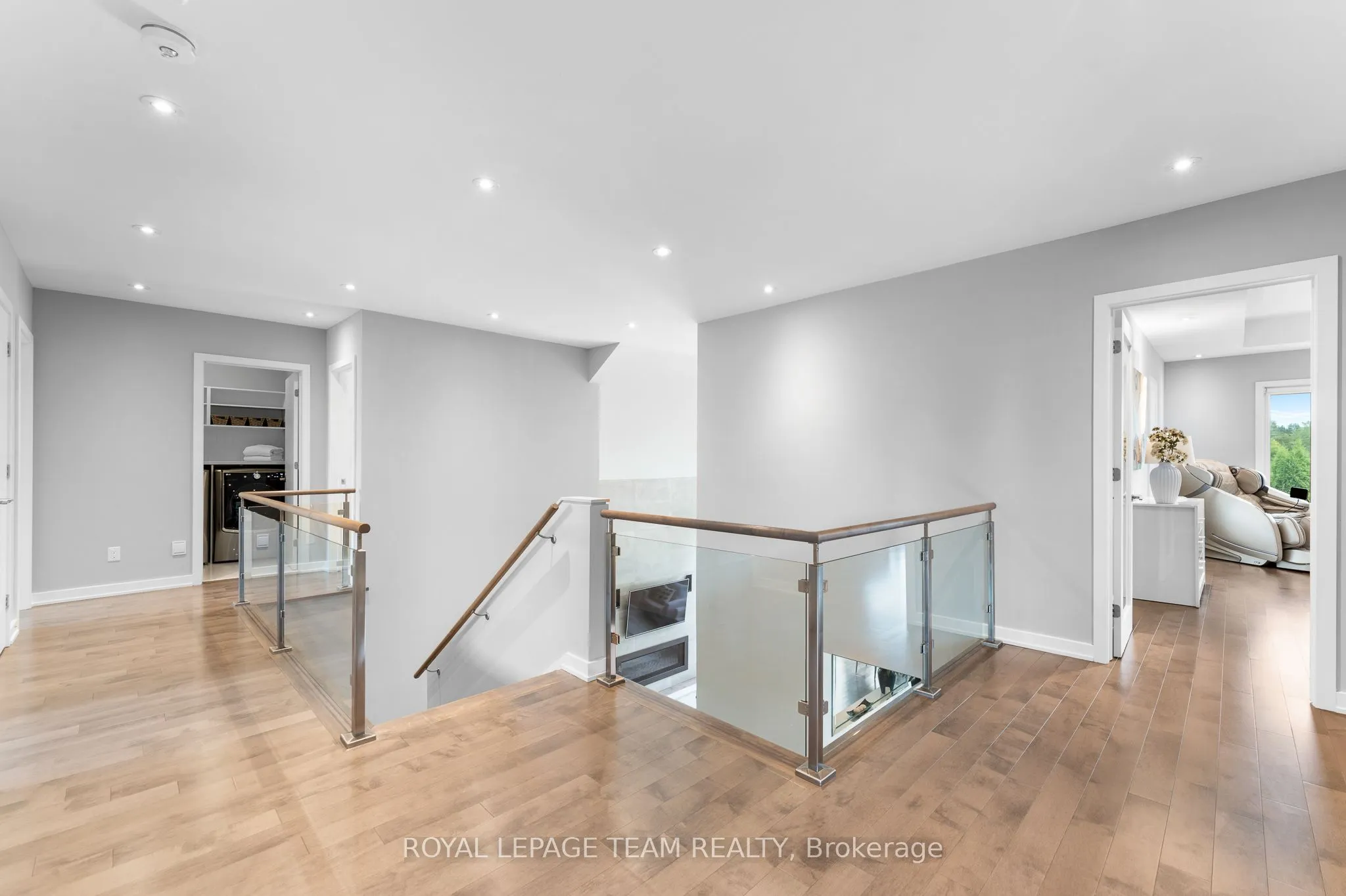 250 Sunnyridge Crescent