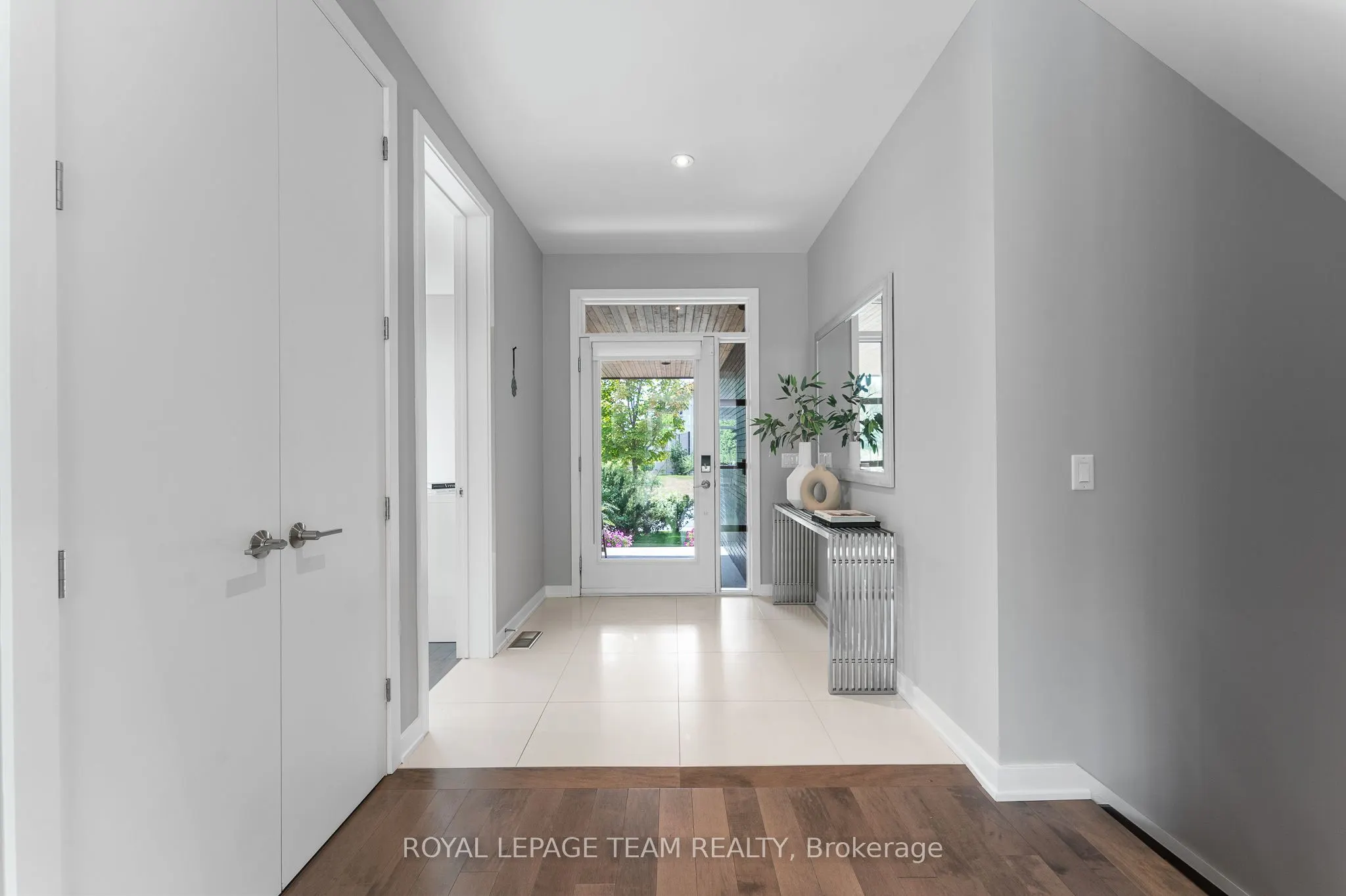 250 Sunnyridge Crescent