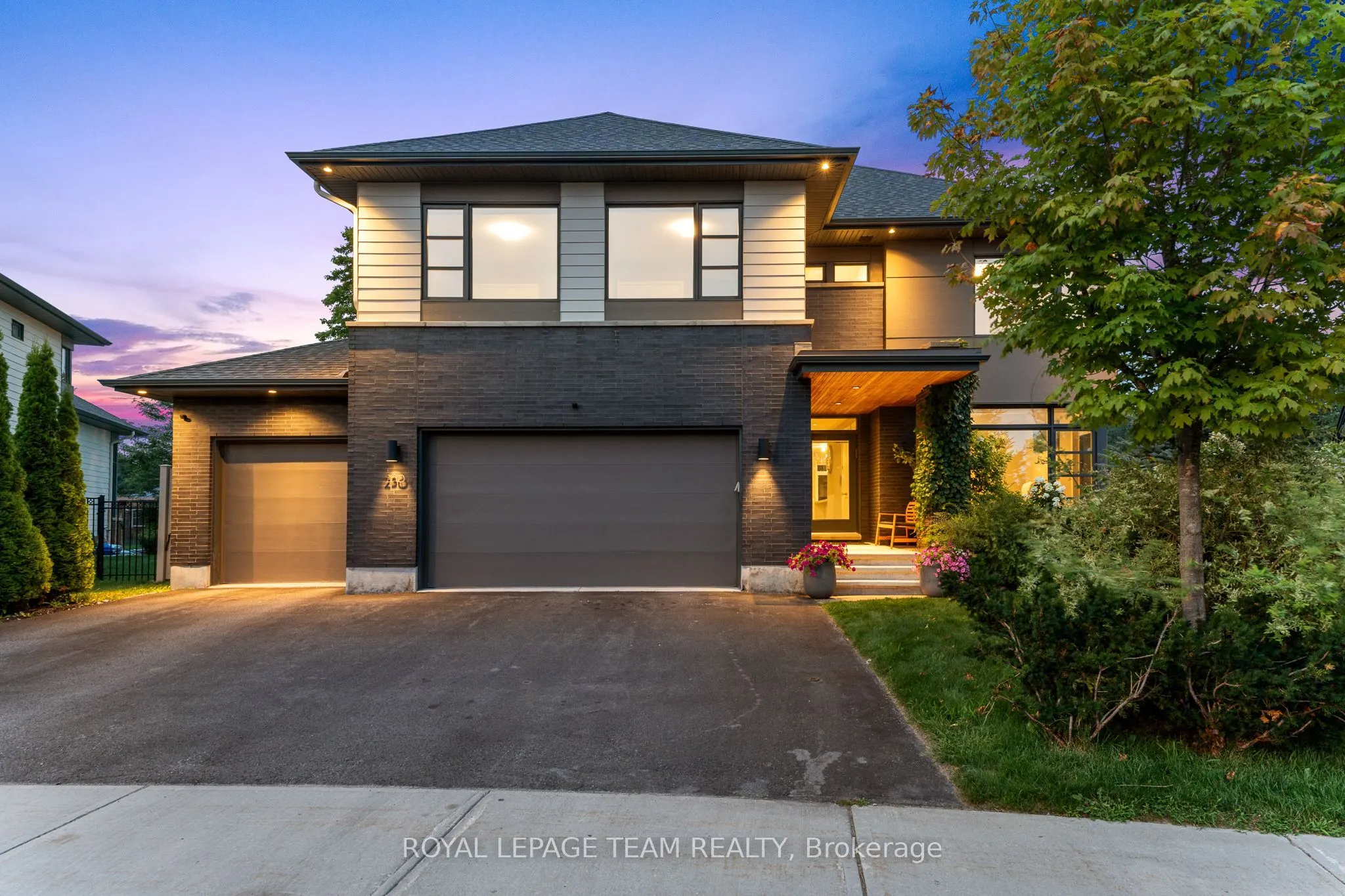 250 Sunnyridge Crescent