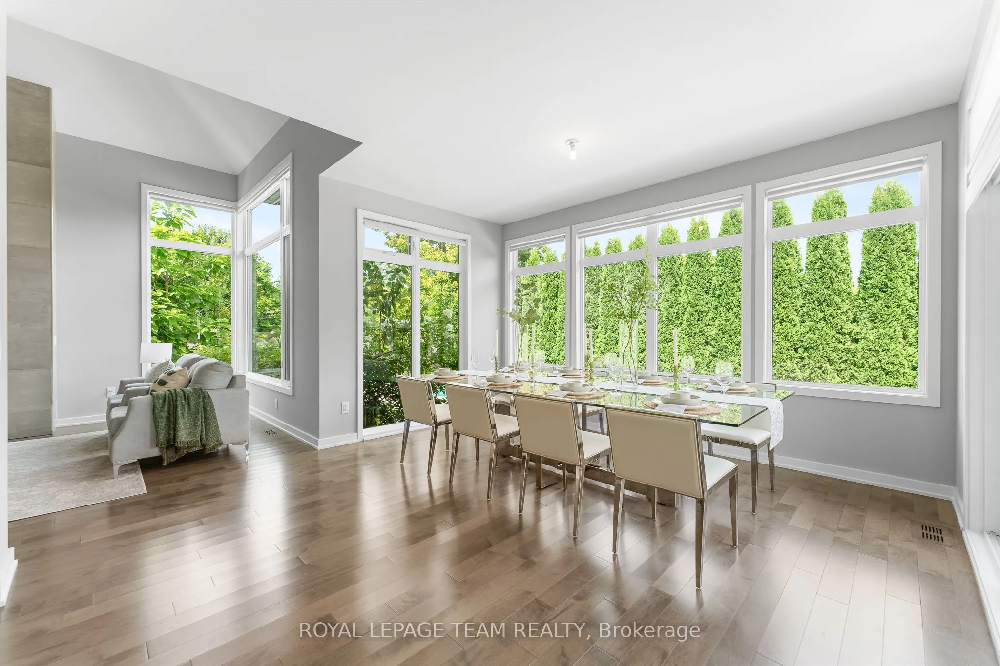 250 Sunnyridge Crescent