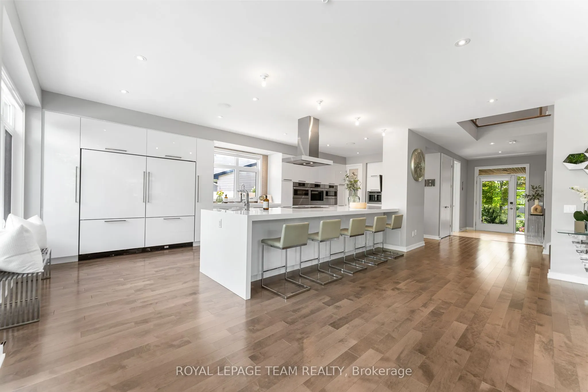 250 Sunnyridge Crescent