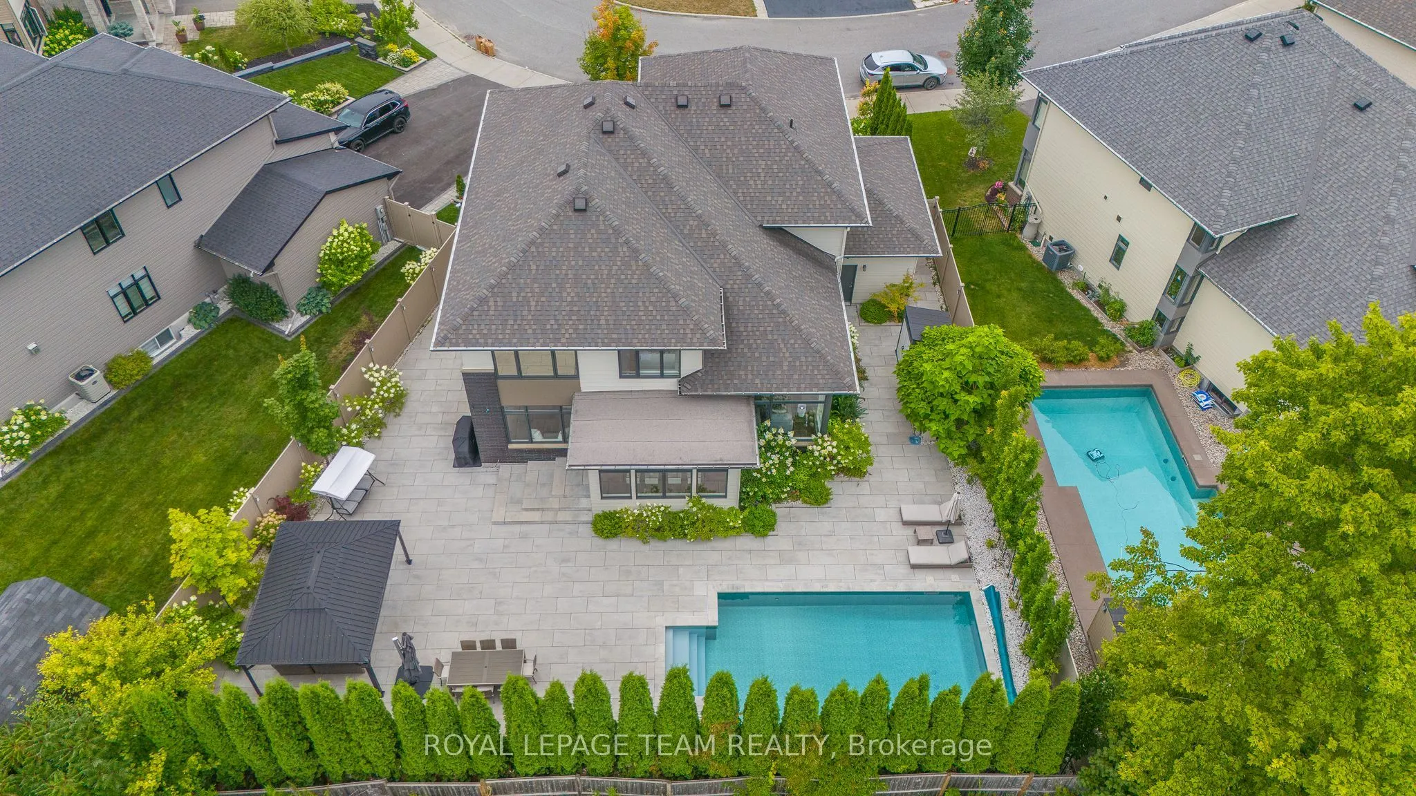 250 Sunnyridge Crescent